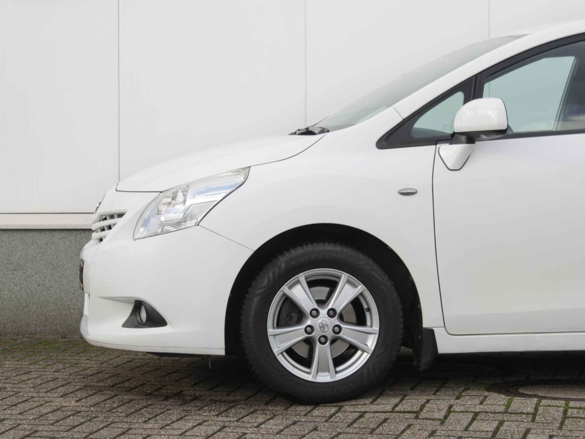 Toyota Verso 1.6 VVT-i Aspiration | Clima | Cruise | Park sens | Lm-Velgen | Trekhaak - 9/24