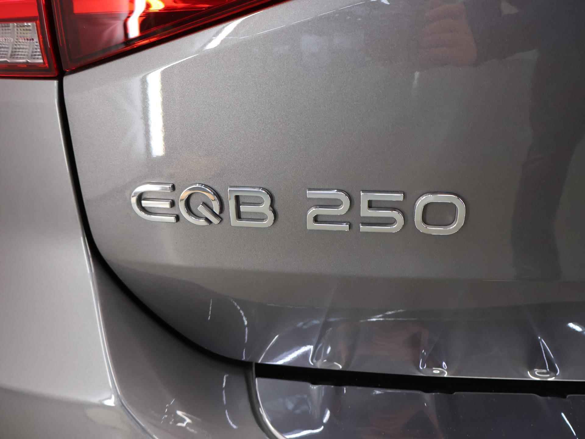Mercedes-Benz EQB 250 AMG Line 67 kWh | Panoramadak| Keyless Go | Head-up display | Stoelverwarming | Nightpakket | parkeercamera | sfeerverlichting - 36/41