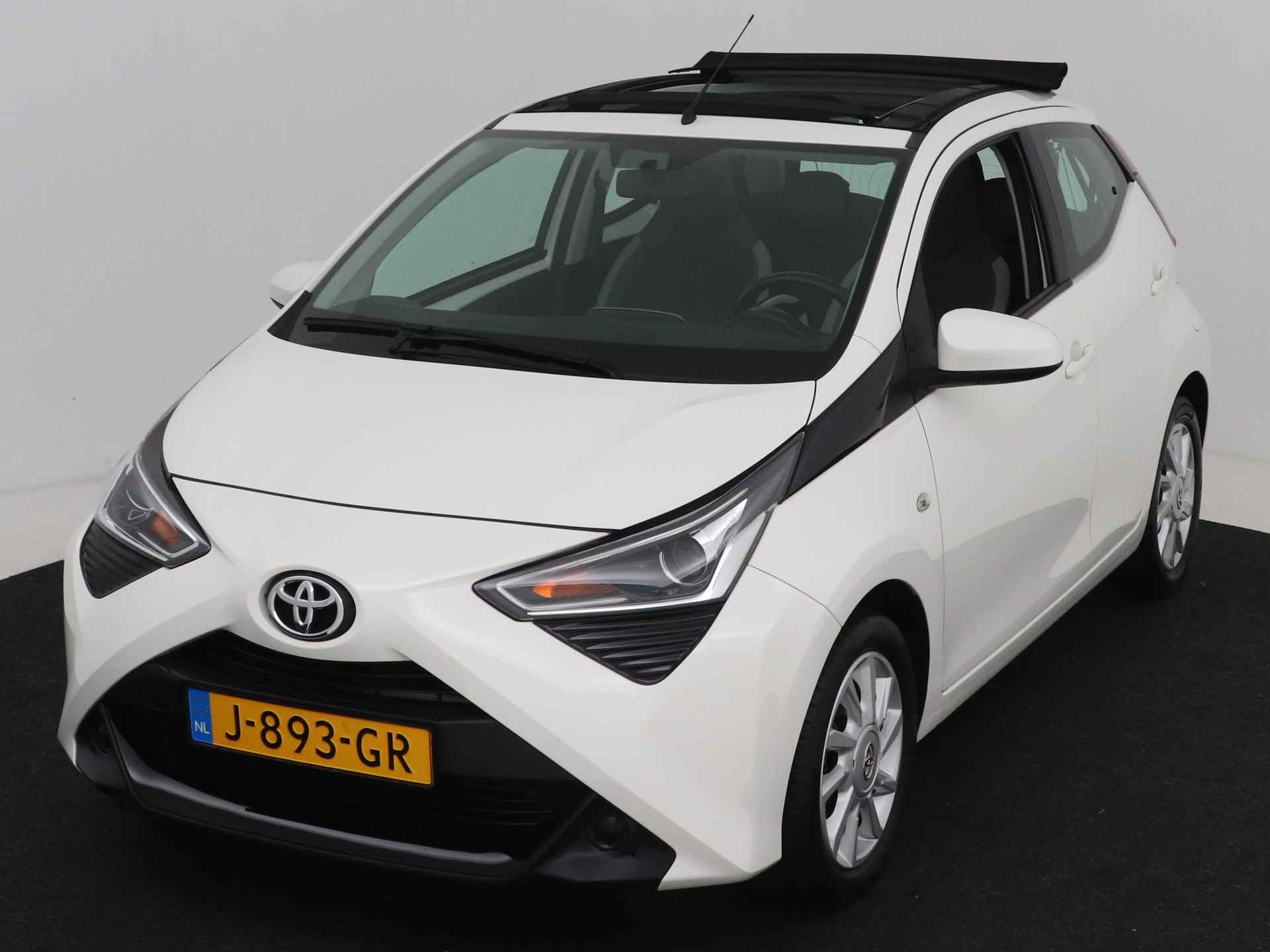 Toyota Aygo 1.0 VVT-i x-play cabrio - 32/51