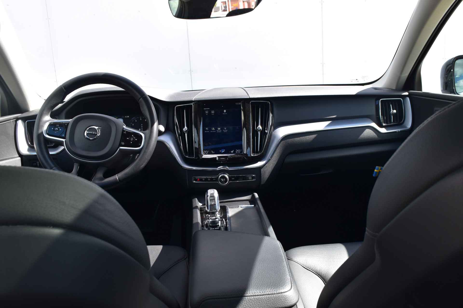 Volvo XC60 T8 Hybride AWD Momentum #Leder #Panoramadak #Trekhaak #PilotAssist - 42/44