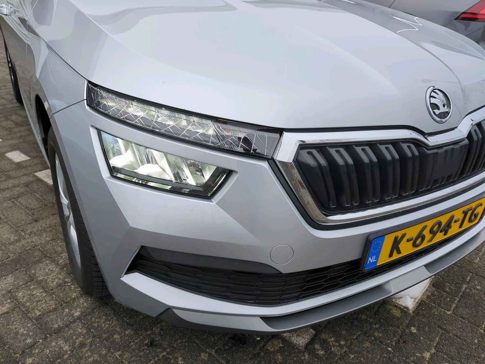 Škoda Kamiq 1.0 TSI Ambition Metallic/ Airco/ Led/ APP/ Parkeersensor A. / 16 lmv/ - 4/14