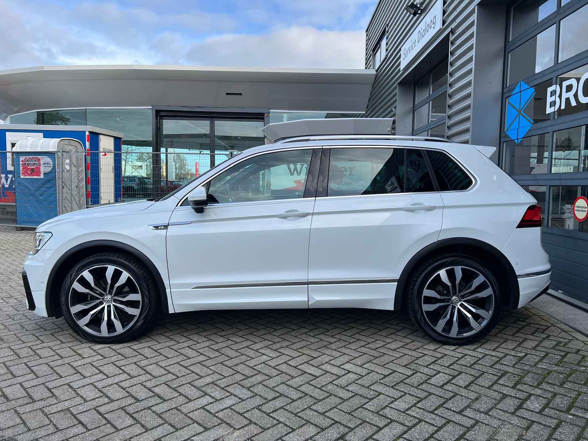 Volkswagen Tiguan 1.5 TSI 150 pk Highline Business R 7-DSG | Trekhaak | Stoel verwarming | Elek. A-Klep | etc | - 8/39