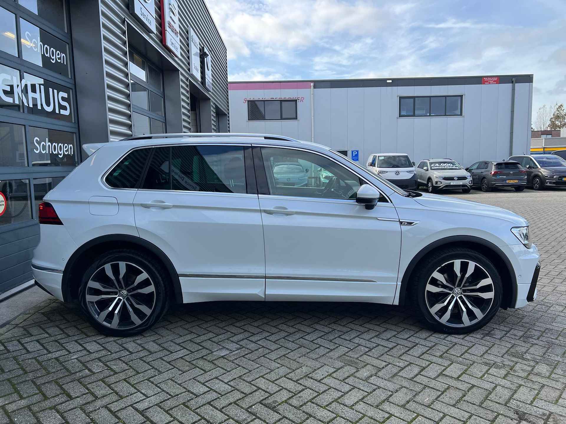 Volkswagen Tiguan 1.5 TSI 150 pk Highline Business R 7-DSG | Trekhaak | Stoel verwarming | Elek. A-Klep | etc | - 9/39