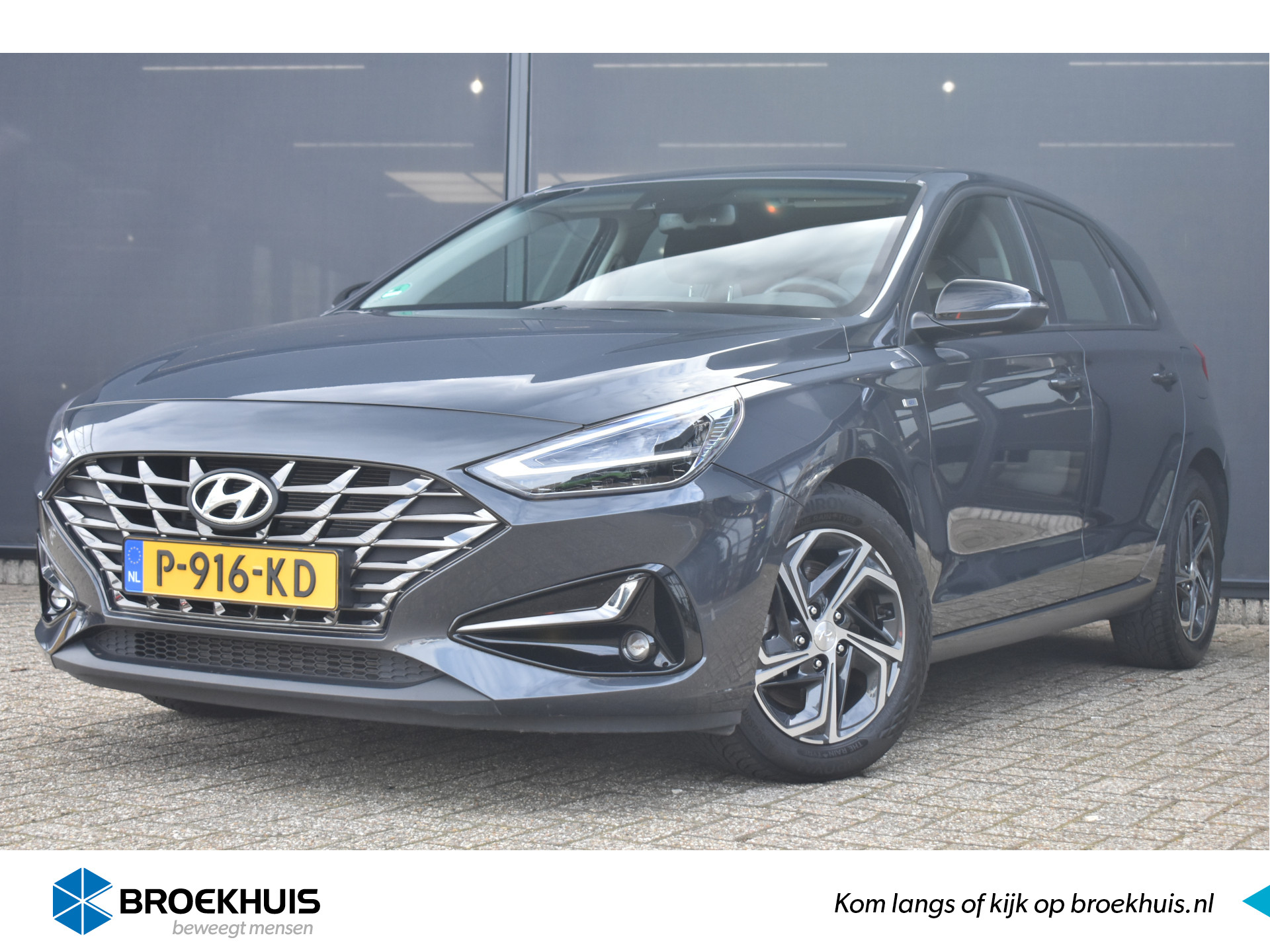 Hyundai i30 1.0 T-GDi MHEV Comfort Smart 120pk | Navigatie | Parkeersensoren | LED | Keyless-Entry | Regensensor | 16"LMV | !! bij viaBOVAG.nl