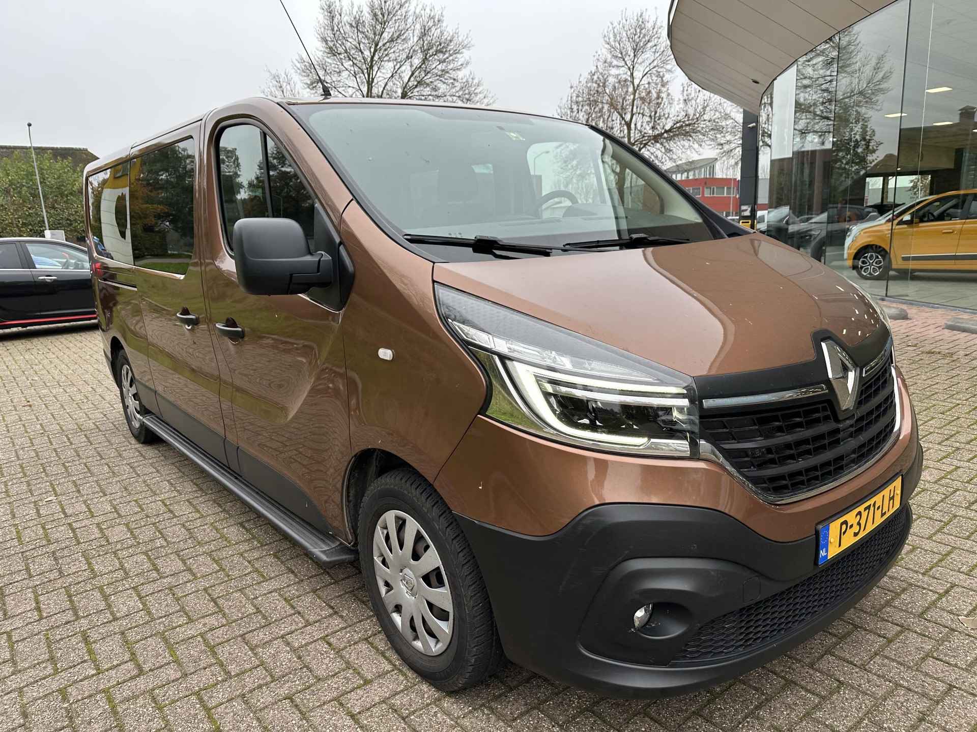 Renault Trafic Passenger 2.0 dCi 120 Grand Zen | 9 persoons | Navi | Airco | Cruise | Sidebars | Trekhaak | Sidebars | Apple Carplay/Android Auto - 6/24