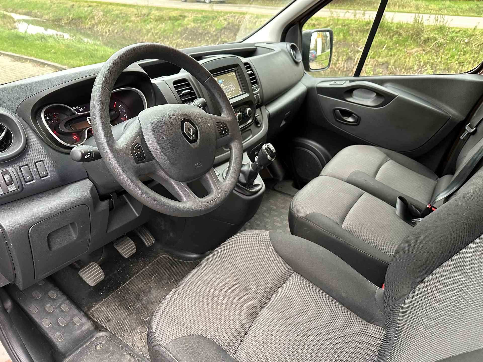 Renault Trafic Passenger 2.0 dCi 120 Grand Zen | 9 persoons | Navi | Airco | Cruise | Sidebars | Trekhaak | Sidebars | Apple Carplay/Android Auto - 11/24