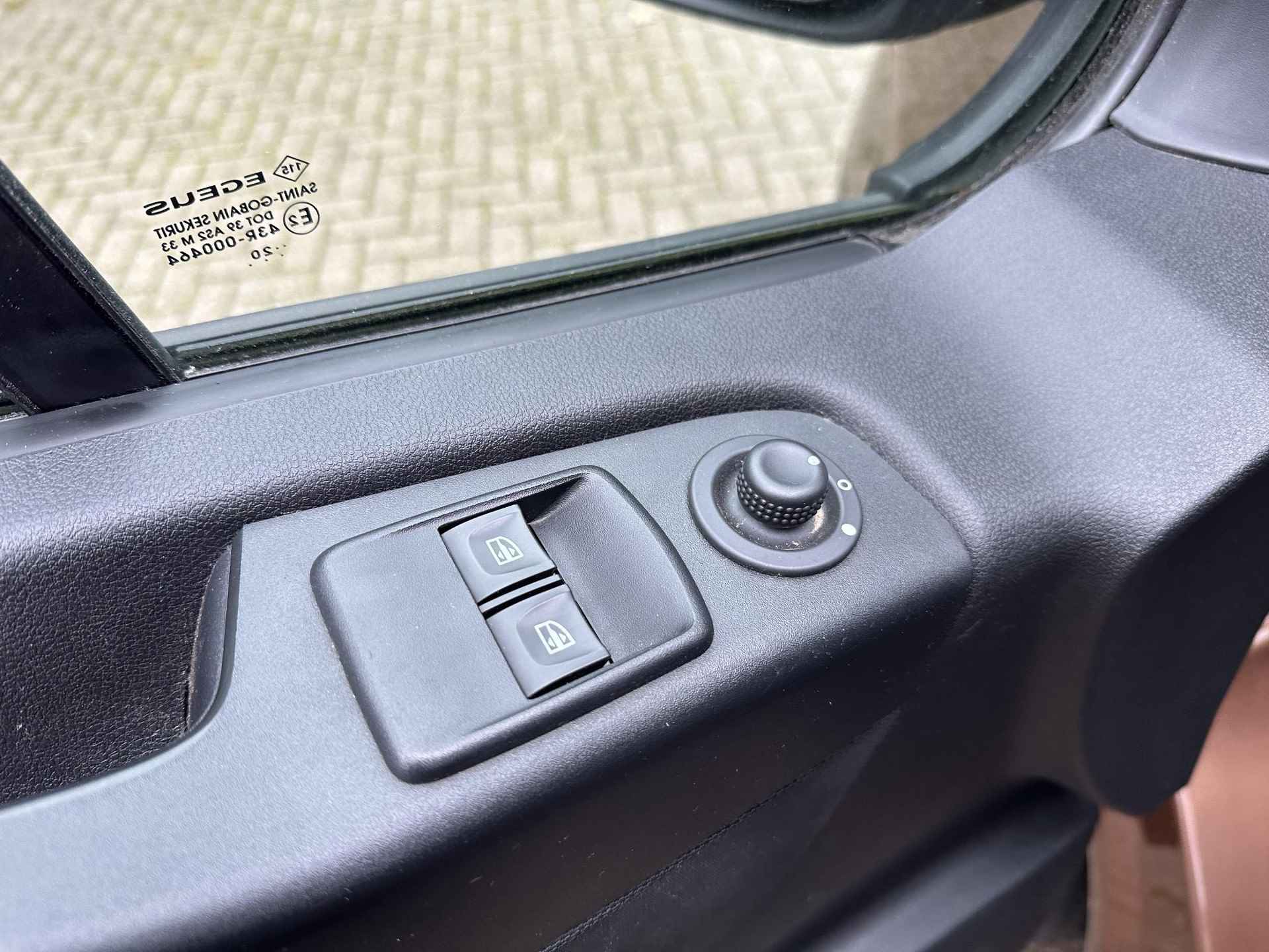 Renault Trafic Passenger 2.0 dCi 120 Grand Zen | 9 persoons | Navi | Airco | Cruise | Sidebars | Trekhaak | Sidebars | Apple Carplay/Android Auto - 15/24