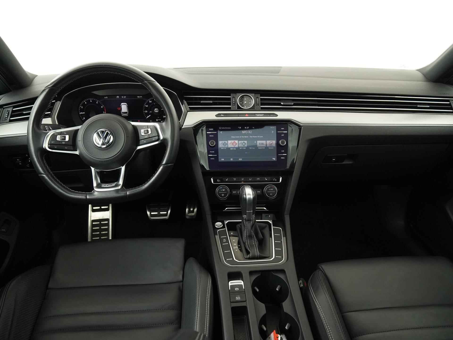 Volkswagen Passat Variant 1.5 TSI R-Line DSG | Panoramadak | Digital Cockpit | Leder | Trekhaak | Zondag Open! - 5/41