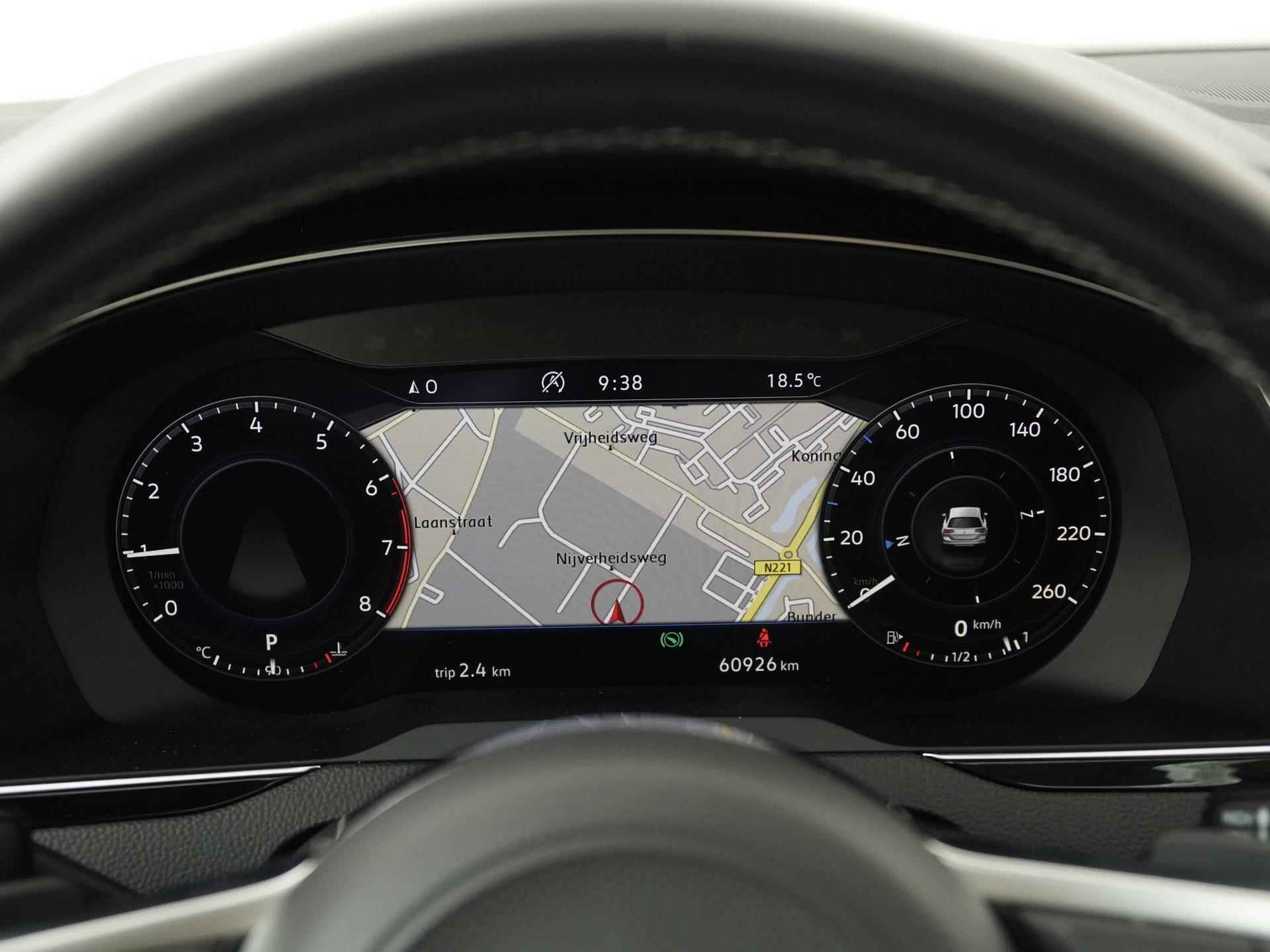 Volkswagen Passat Variant 1.5 TSI R-Line DSG | Panoramadak | Digital Cockpit | Leder | Trekhaak | Zondag Open! - 8/41