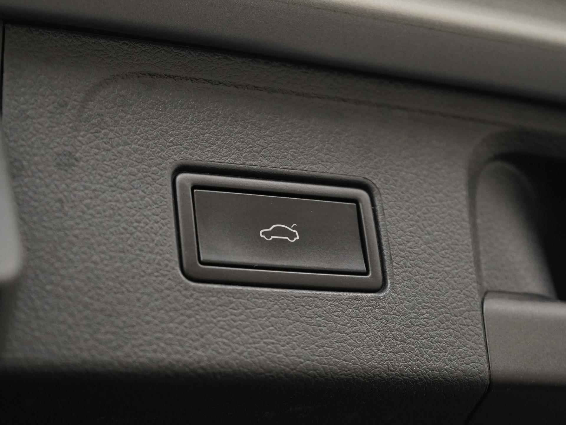 Volkswagen Passat Variant 1.5 TSI R-Line DSG | Panoramadak | Digital Cockpit | Leder | Trekhaak | Zondag Open! - 25/41