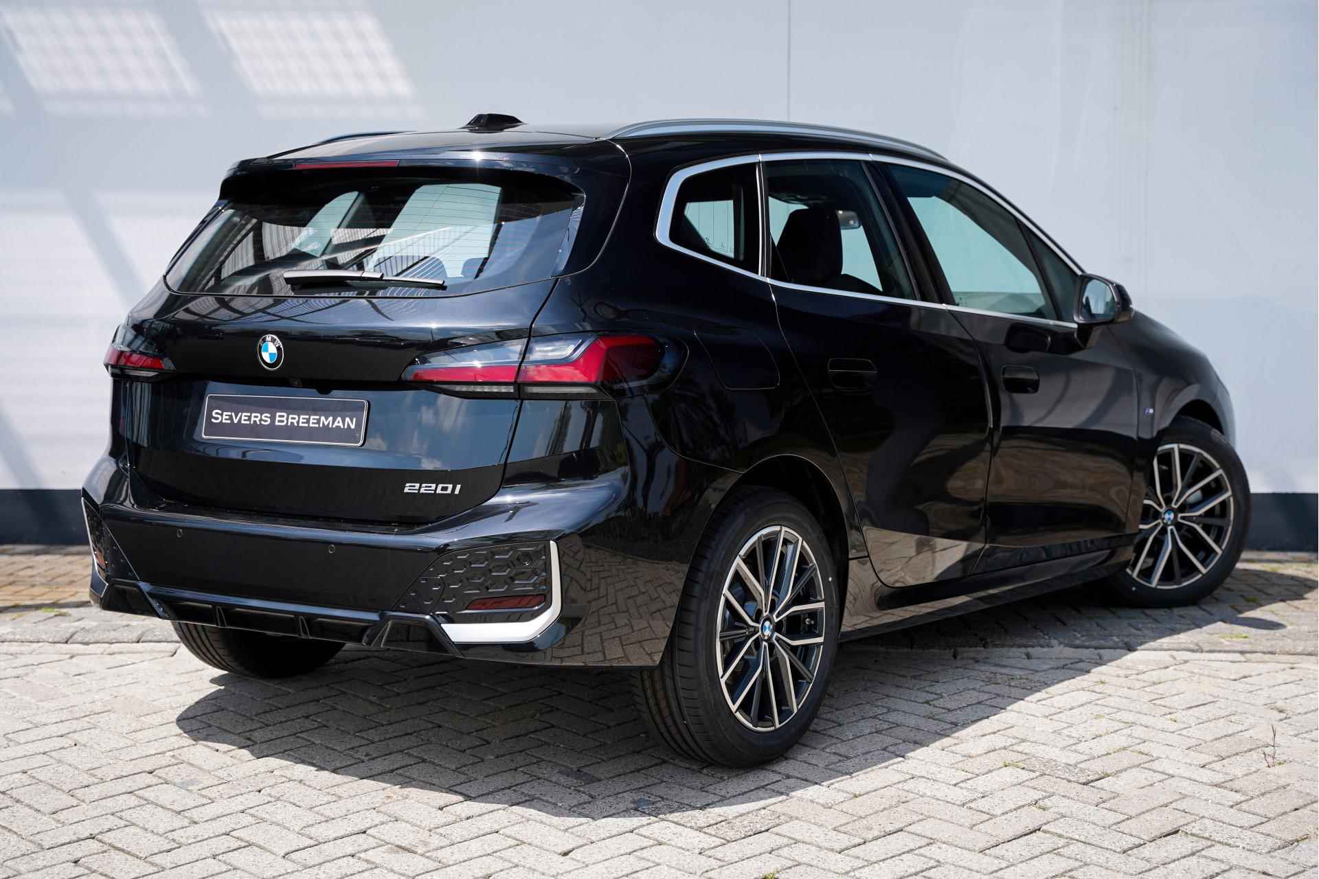 BMW 2 Serie Active Tourer 220i M Sportpakket Aut. - 2/23