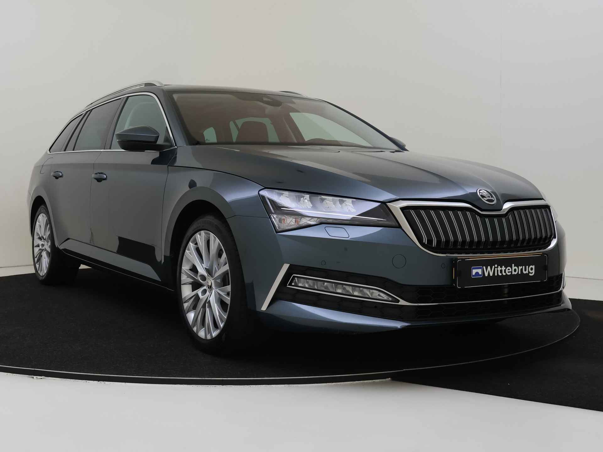 Škoda Superb Combi 1.4 TSI iV Business Edition Automaat Plug in Hybride Trekhaak | Digitaal dashboard | Panoramadak - 4/47