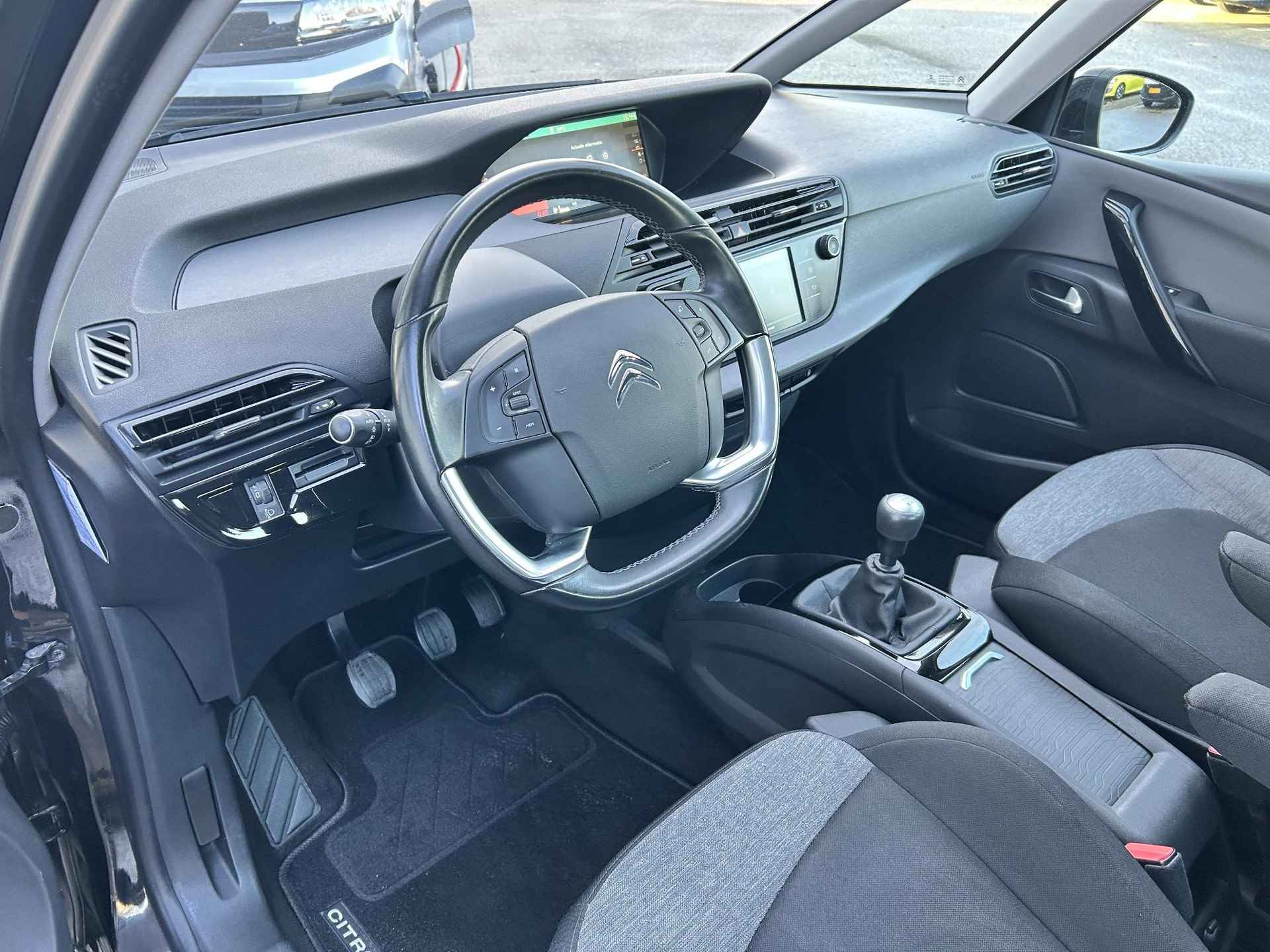 Citroen C4 Picasso 1.2 130pk Feel | TREKHAAK | NAVIGATIE | CAMERA | CLIMATE CONTROL | CARPLAY | KEYLESS | PDC | LMV 16 INCH - 27/32