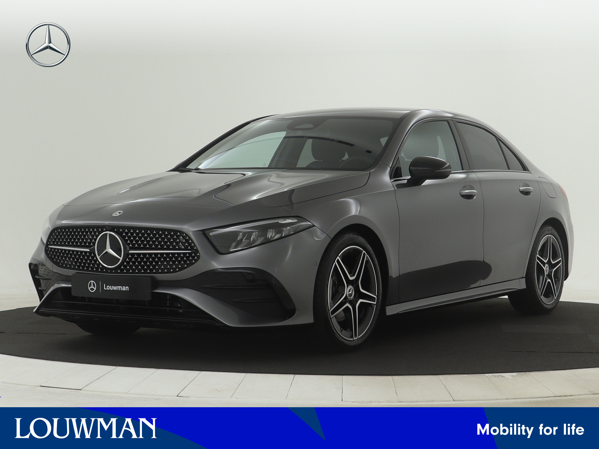 Mercedes-Benz A-Klasse 180 Star Edition AMG Line | Nightpakket | Dodehoekassistent | Sfeerverlichting | Parkeerpakket met achteruitrijcamera | Extra USB-poorten | Draadloos oplaadsysteem voor Smartphone | KEYLESS GO-comfortpakket |