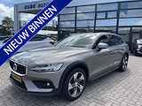 Volvo V60 Cross Country 2.0 D4 Automaat 190 pk AWD Intro Edition Panoramadak Navi Pilot Assist ACC Intellisafe Surround Blis Full Led Koplampen Carplay Head-Up Display Harman Kardon Audio Standkachel On Call Extra Getint Glas Vol Opties NL Auto 1e Eigenaar