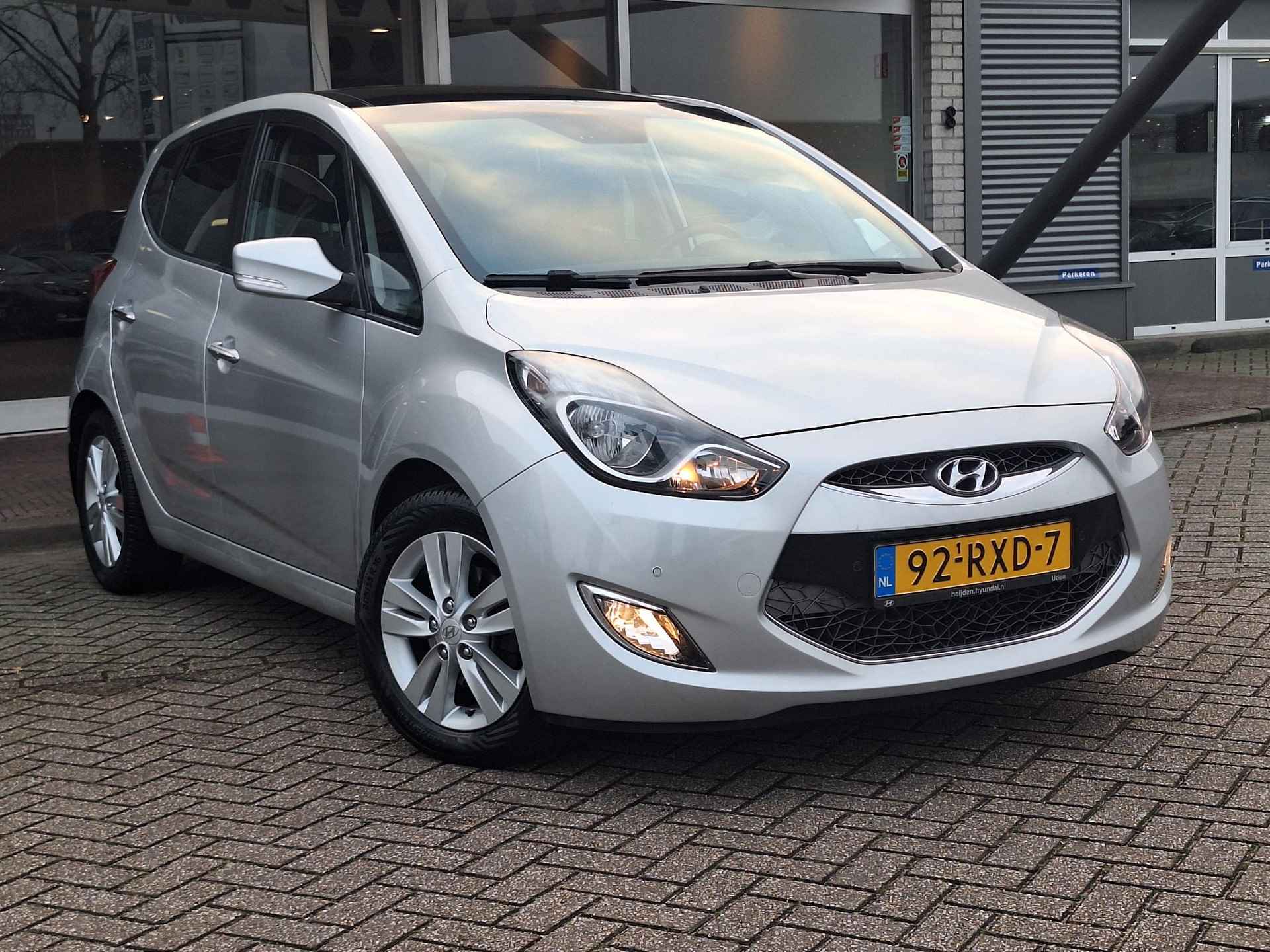 Hyundai ix20 1.6i i-Catcher Automaat | Rijklaarprijs! | Full Options! | Trekhaak | Pano Dak | Lederen bekleding | Inclusief 12 mnd Bovag-Garantie! | - 41/43