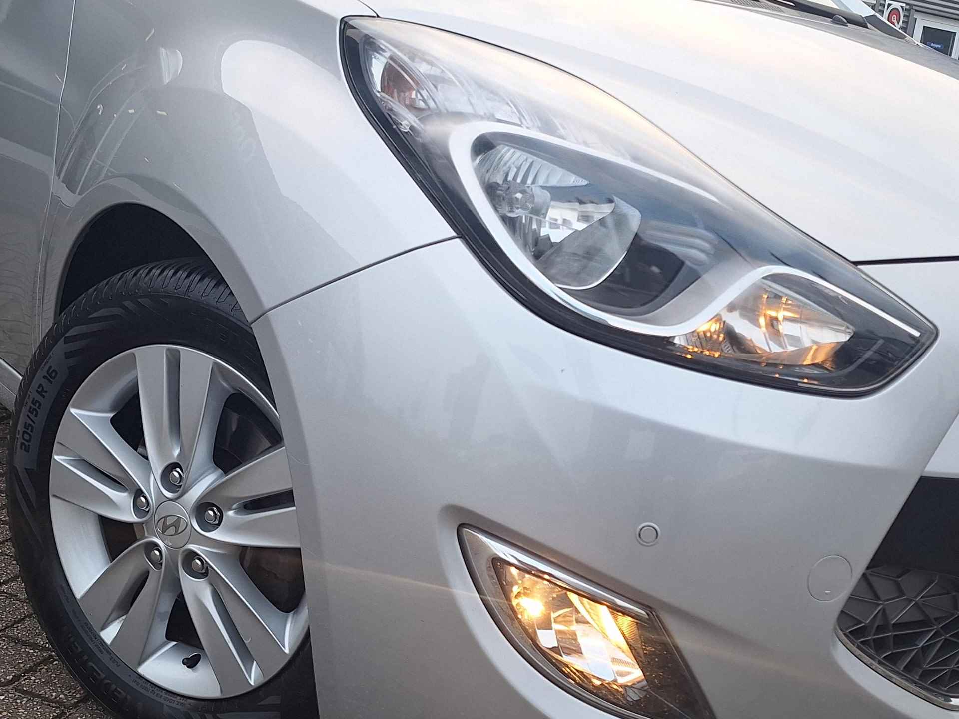 Hyundai ix20 1.6i i-Catcher Automaat | Rijklaarprijs! | Full Options! | Trekhaak | Pano Dak | Lederen bekleding | Inclusief 12 mnd Bovag-Garantie! | - 42/43