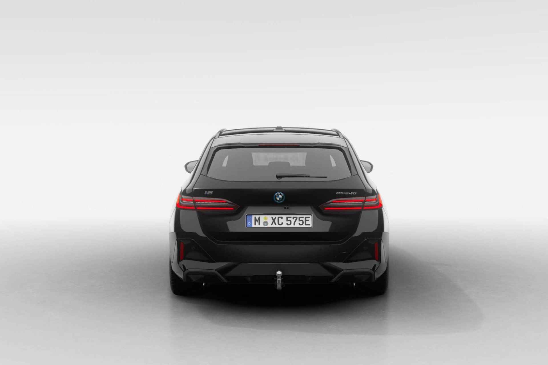 BMW i5 Touring eDrive40 M Sport Edition | M Sport Pro | Innovation Pack | Travel Pack | Comfort Pack - 6/20