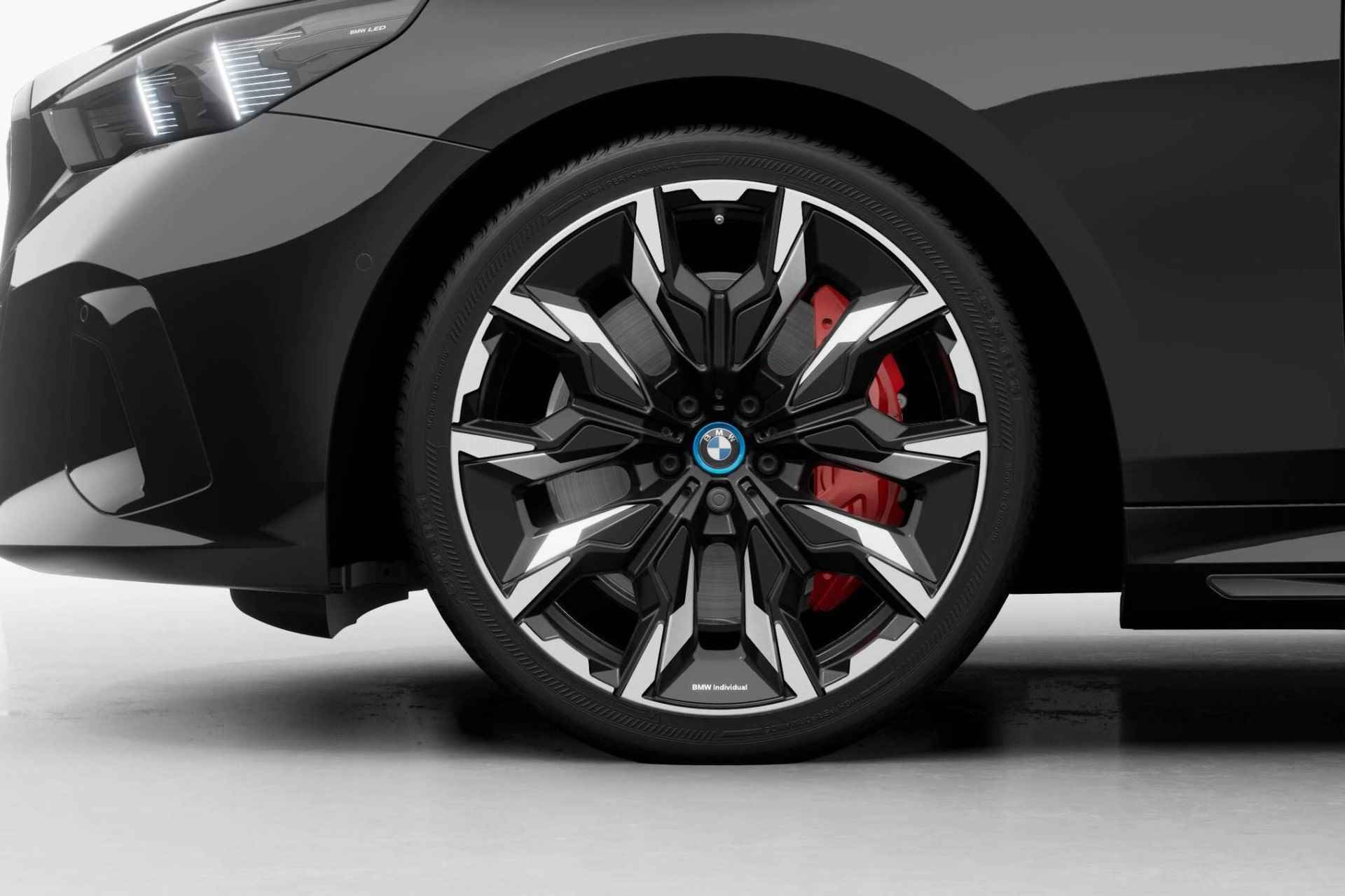 BMW i5 Touring eDrive40 M Sport Edition | M Sport Pro | Innovation Pack | Travel Pack | Comfort Pack - 12/20