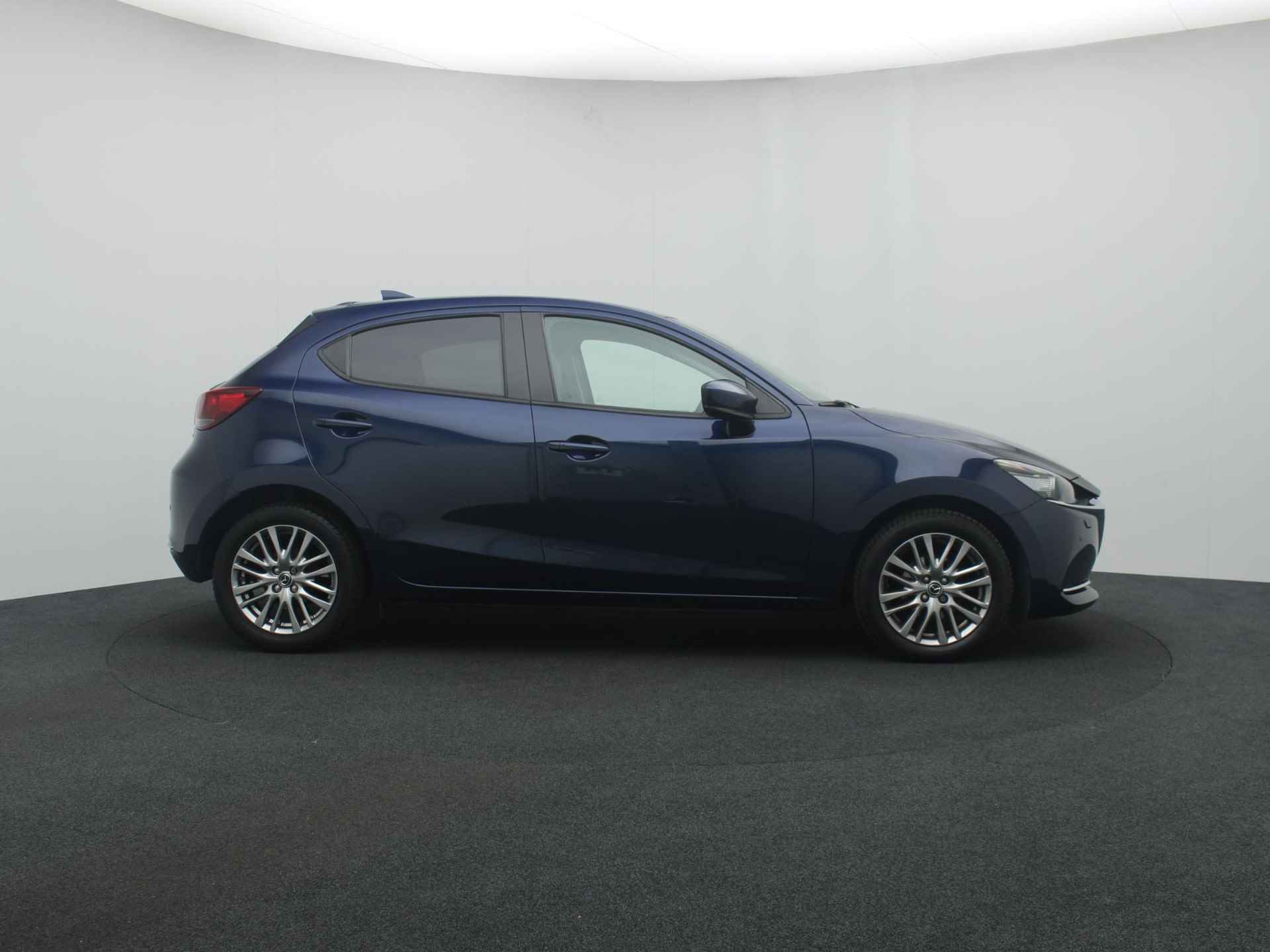 Mazda 2 1.5 Skyactiv-G Signature automaat met afneembare trekhaak en all-weather banden : dealer onderhouden - 7/47