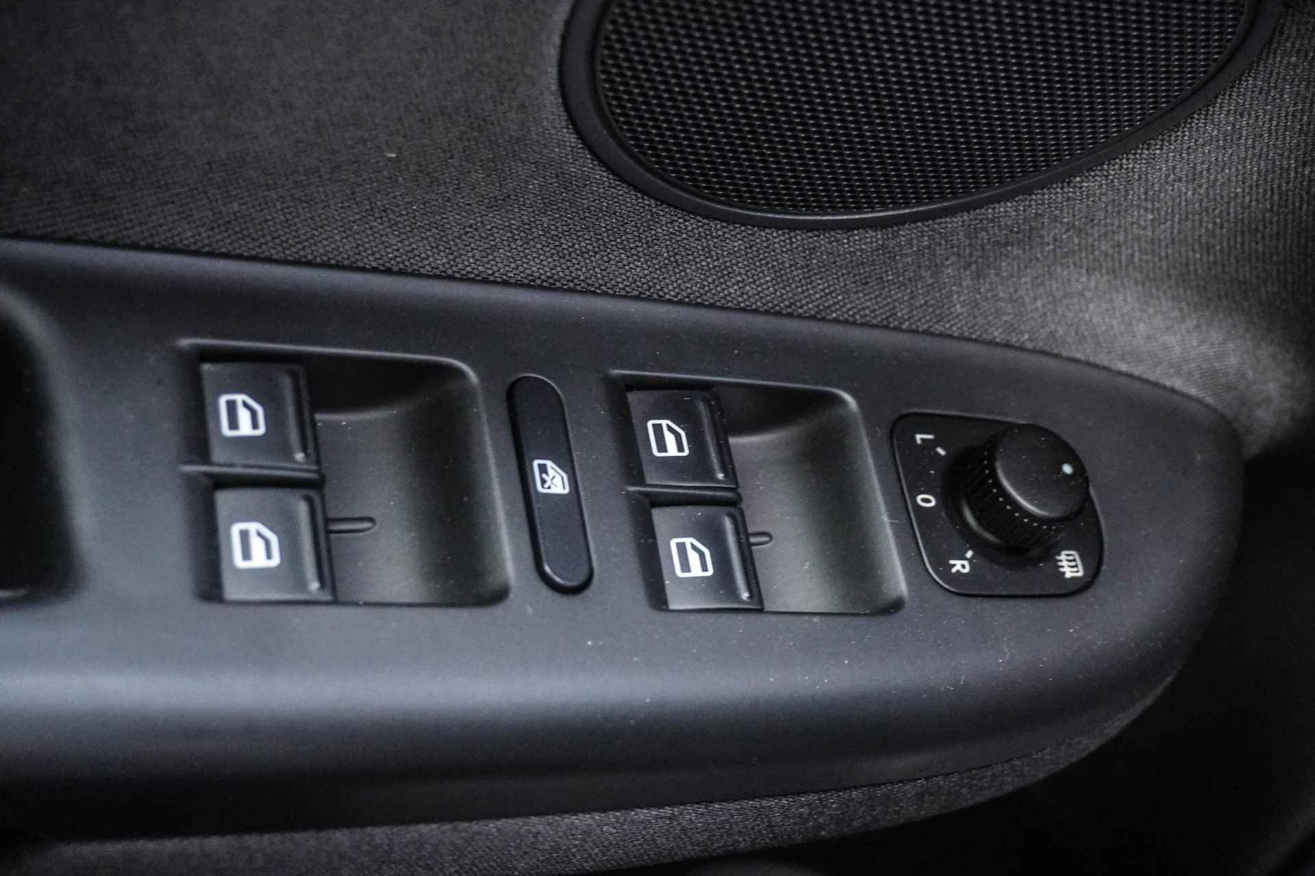 Volkswagen Golf Plus 1.2 TSI Highline BlueMotion | Parkeer sensor V + A | Cruise Control | Microvezel Bekleding | Airco Automatisch | 12 maand Bovag Garantie - 9/27