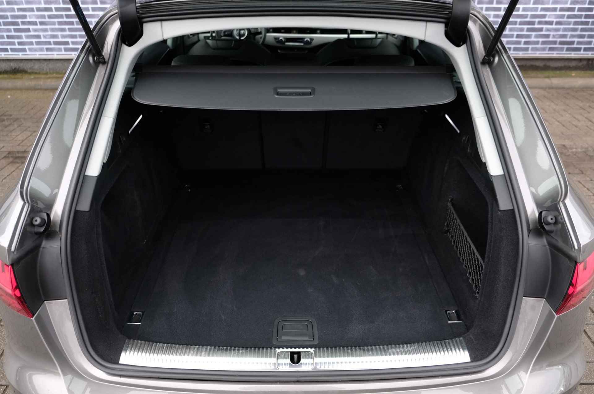 Audi A4 Avant 40 TFSI S edition | Automaat | Navi | PDC | Sportstoelen | Stoelverwarming - 13/32