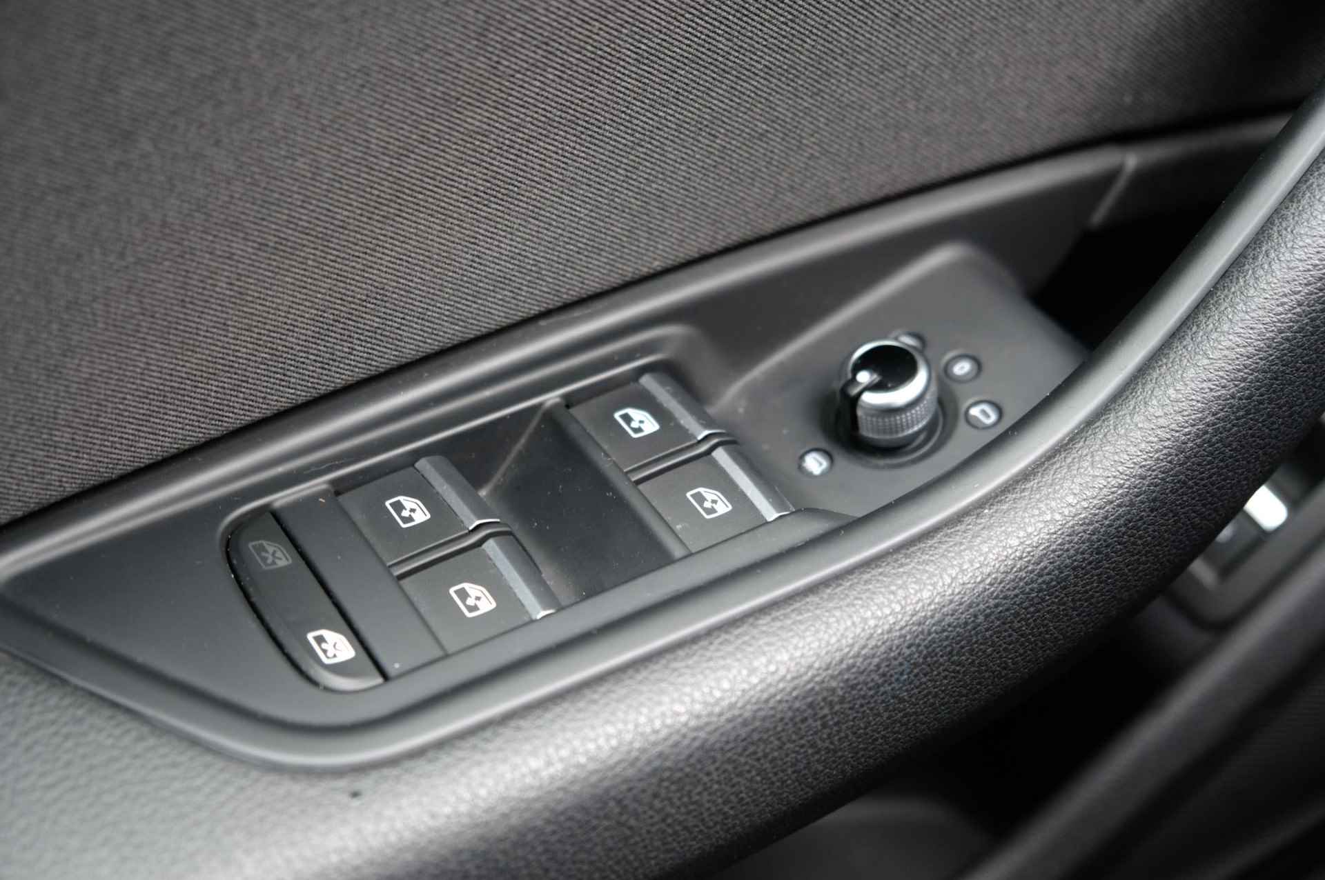 Audi A4 Avant 40 TFSI S edition | Automaat | Navi | PDC | Sportstoelen | Stoelverwarming - 15/32