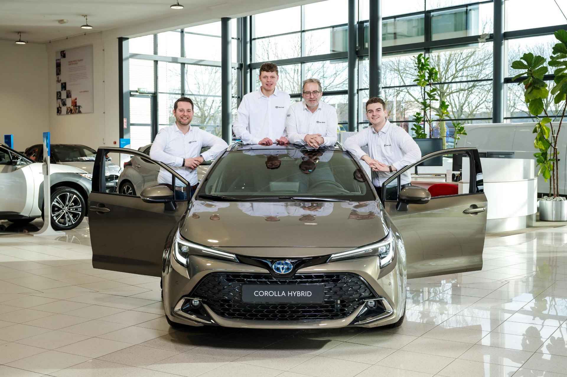 Toyota Corolla Touring Sports 1.8 Hybrid Active, Apple Carplay & Android Auto, Parkeersensoren voor en achter, Trekhaak, Dealer onderhouden! - 41/44