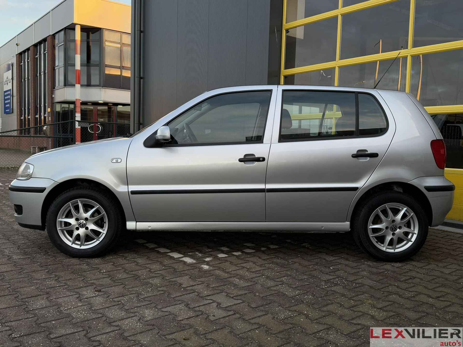 Volkswagen Polo 1.4 Comfortline - 2/18