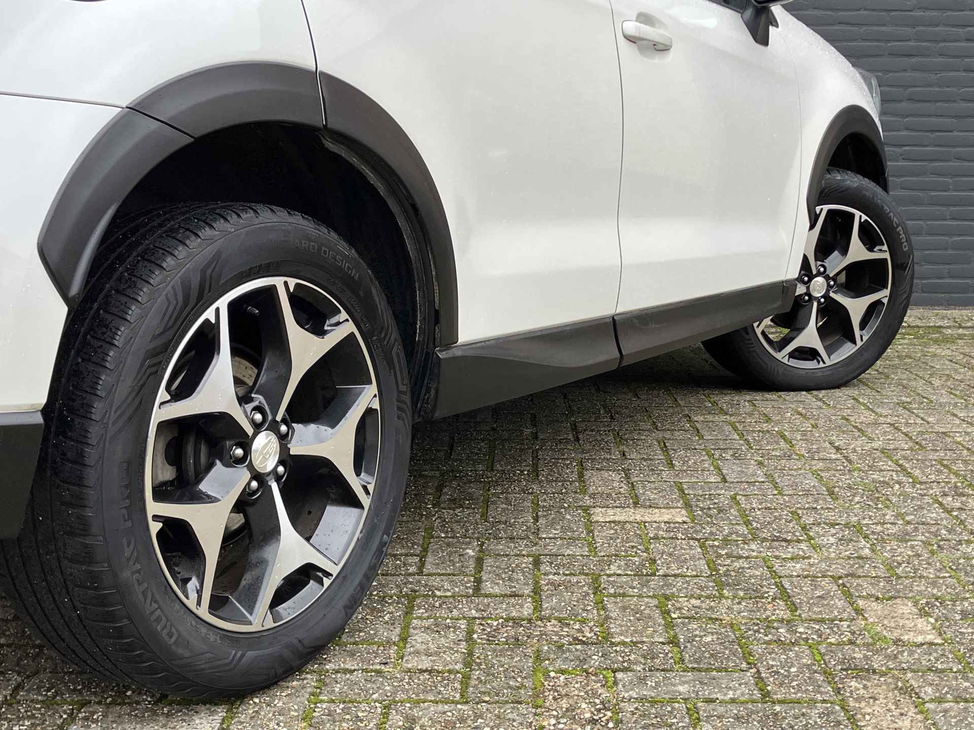 Subaru Forester 2.0 Premium AWD 150 pk AUT. | navigatie | lederen bekleding | schuif/kanteldak | trekhaak | cruise | parkeersensor - 11/44