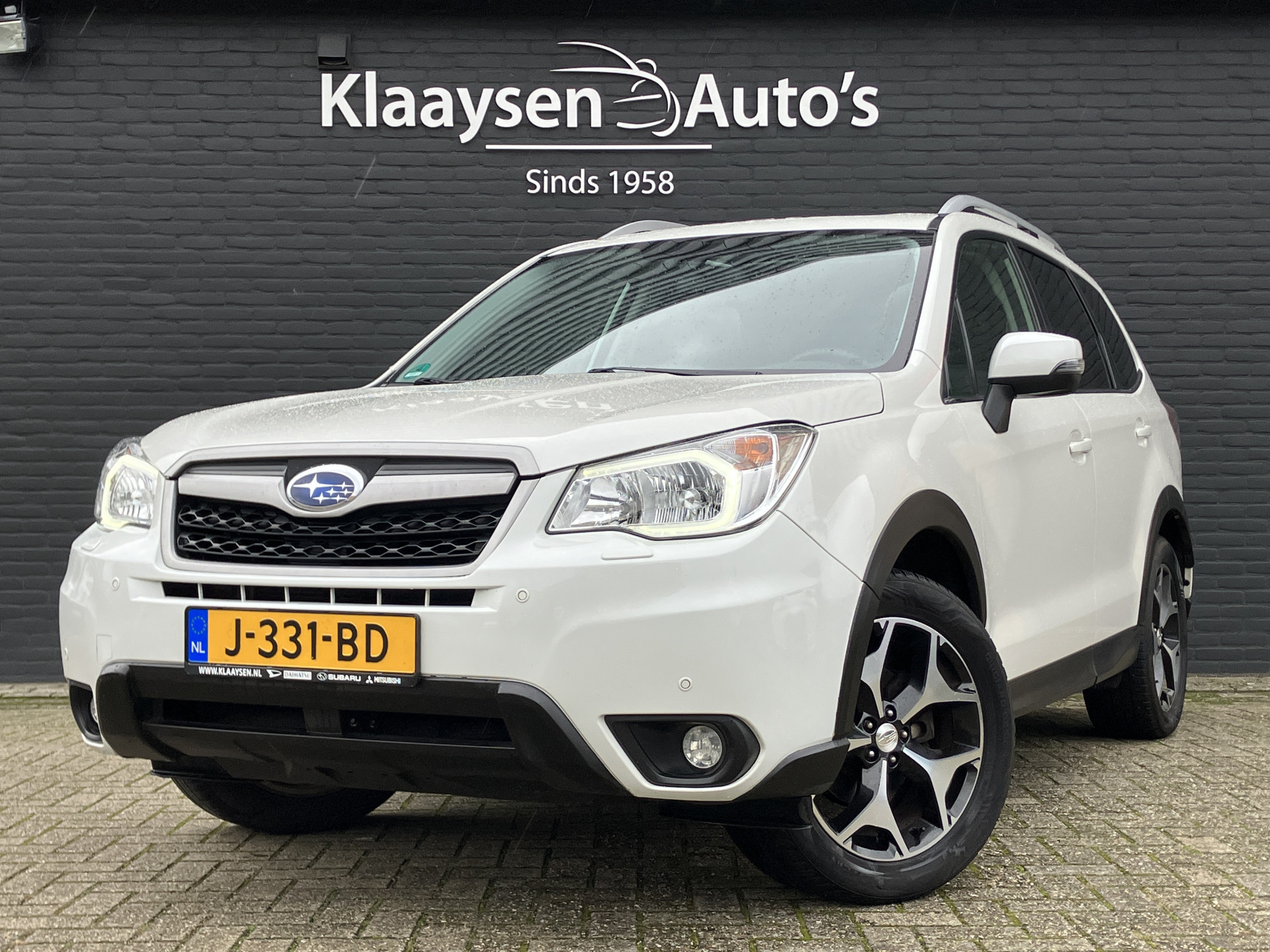 Subaru Forester 2.0 Premium AWD 150 pk AUT. | navigatie | lederen bekleding | schuif/kanteldak | trekhaak | cruise | parkeersensor