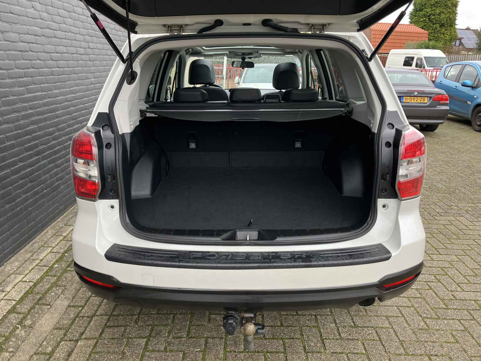 Subaru Forester 2.0 Premium AWD 150 pk AUT. | navigatie | lederen bekleding | schuif/kanteldak | trekhaak | cruise | parkeersensor - 25/44