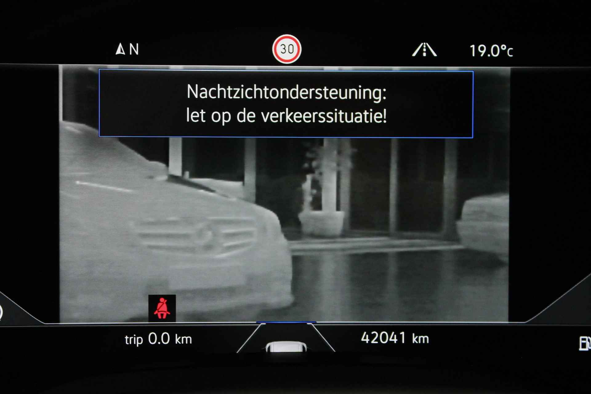 Volkswagen Touareg 3.0 TSi 380pk eHybrid 4MOTION Atmosphere | Full Options | 360° camera | Nachtzicht camera | H.U.D. | Luchtvering etc. | 100% (Dealer) onderhouden label | ALL-IN RIJKLAARPRIJS - 14/63