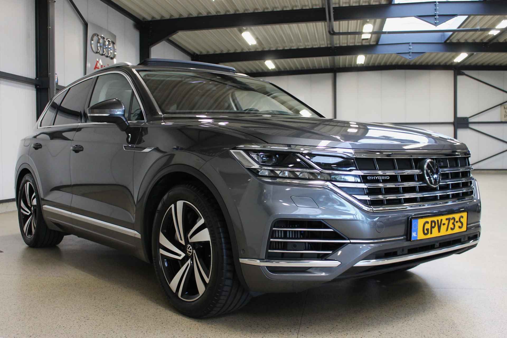 Volkswagen Touareg 3.0 TSi 380pk eHybrid 4MOTION Atmosphere | Full Options | 360° camera | Nachtzicht camera | H.U.D. | Luchtvering etc. | 100% (Dealer) onderhouden label | ALL-IN RIJKLAARPRIJS - 60/63