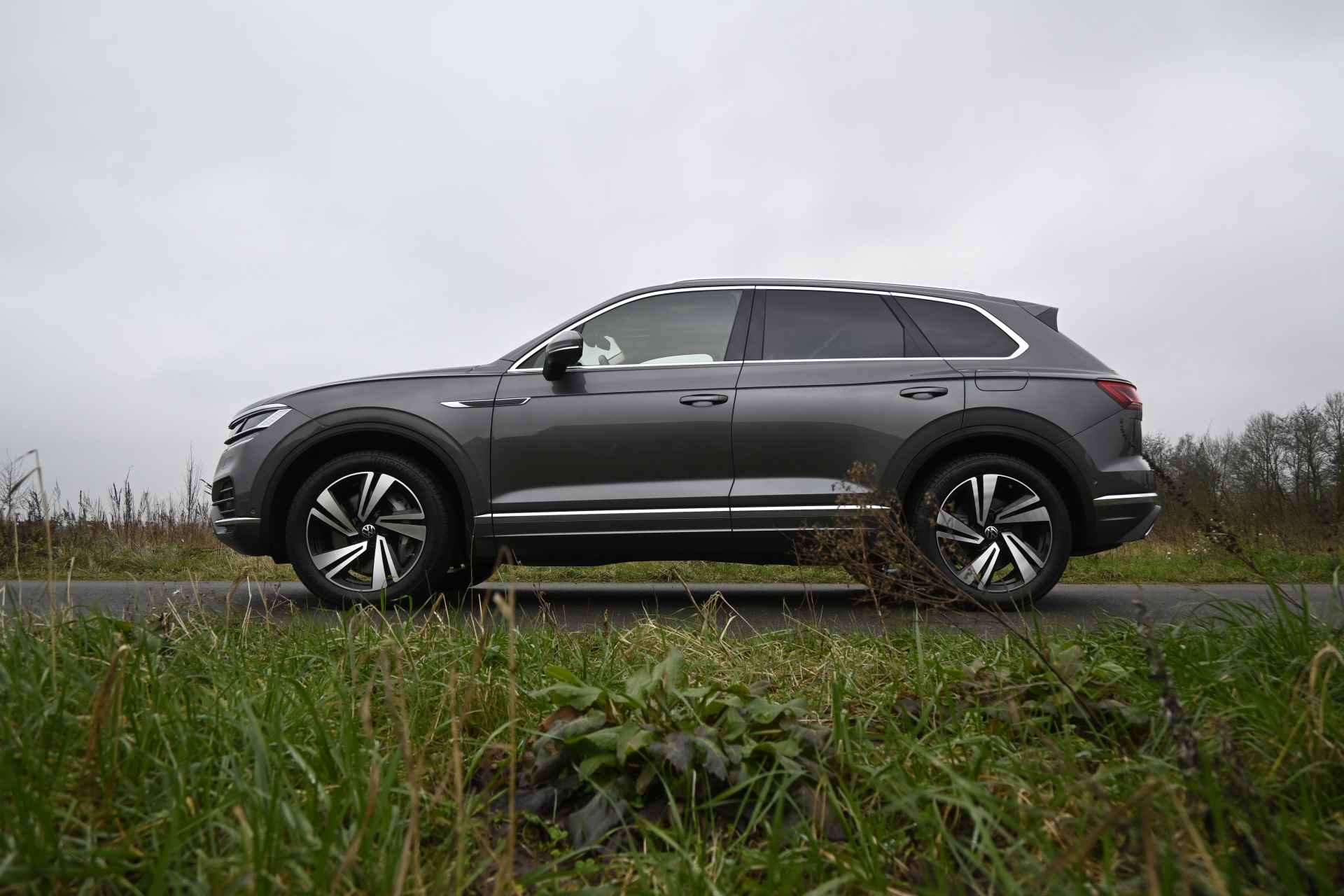 Volkswagen Touareg 3.0 TSi 380pk eHybrid 4MOTION Atmosphere | Luchtvering | 360° camera | Nachtzicht | H.U.D. | 100% (Dealer) onderhouden label | ALL-IN RIJKLAARPRIJS - 75/80