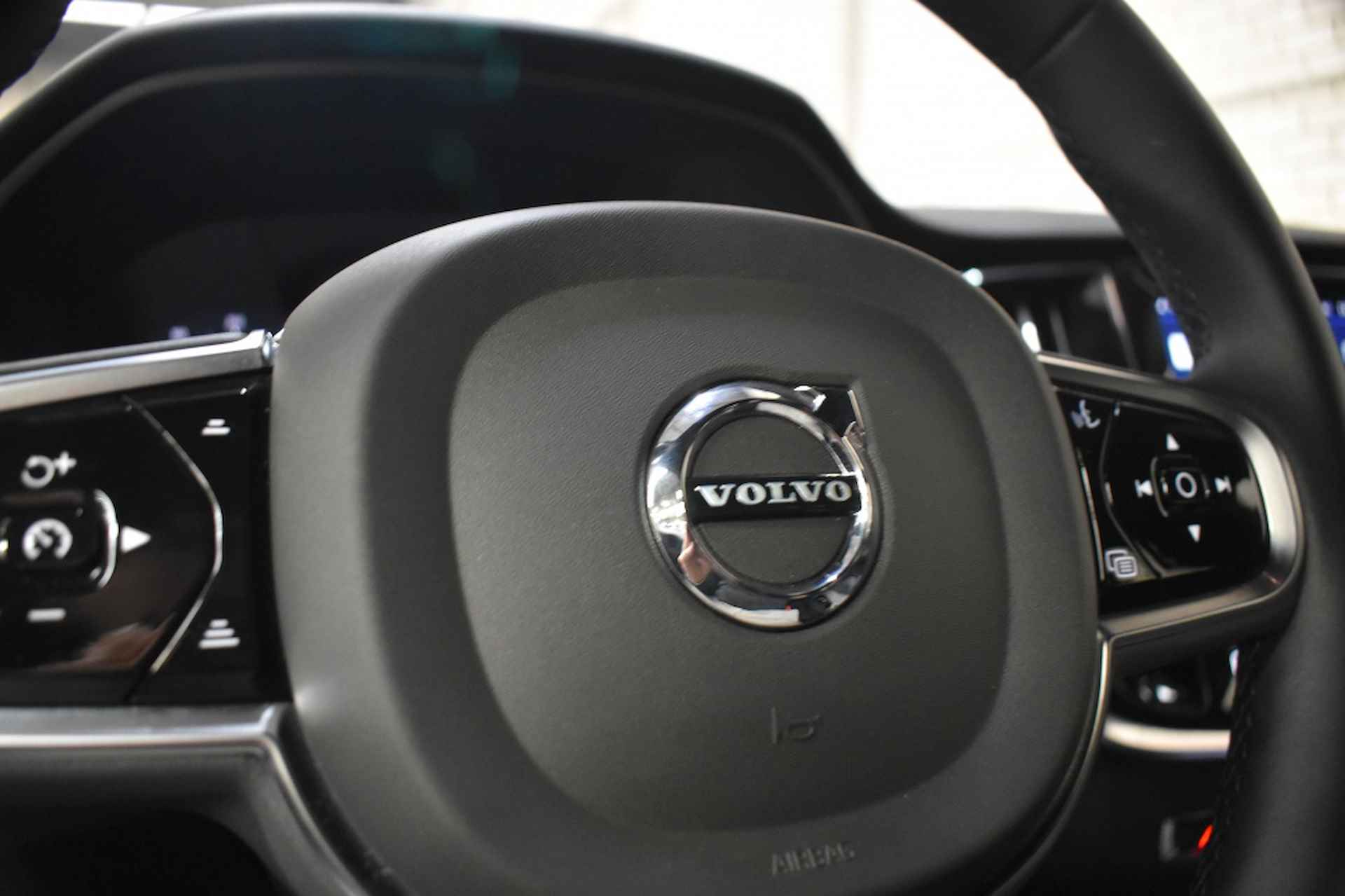 Volvo V60 B4 Plus Dark | ACC | 360 cam | Trekhaak | Full LED - 19/31