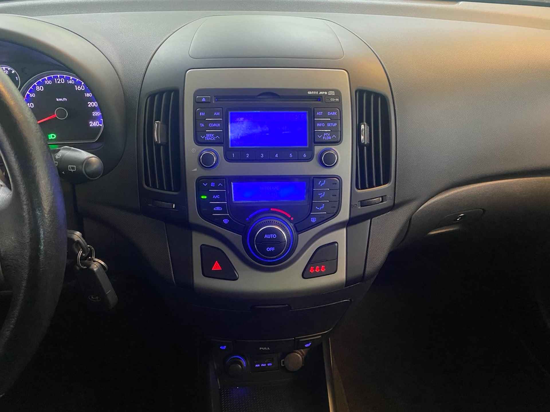 Hyundai i30 CW 1.6i i-Motion Business Climate control, Parkeersensoren. - 13/18