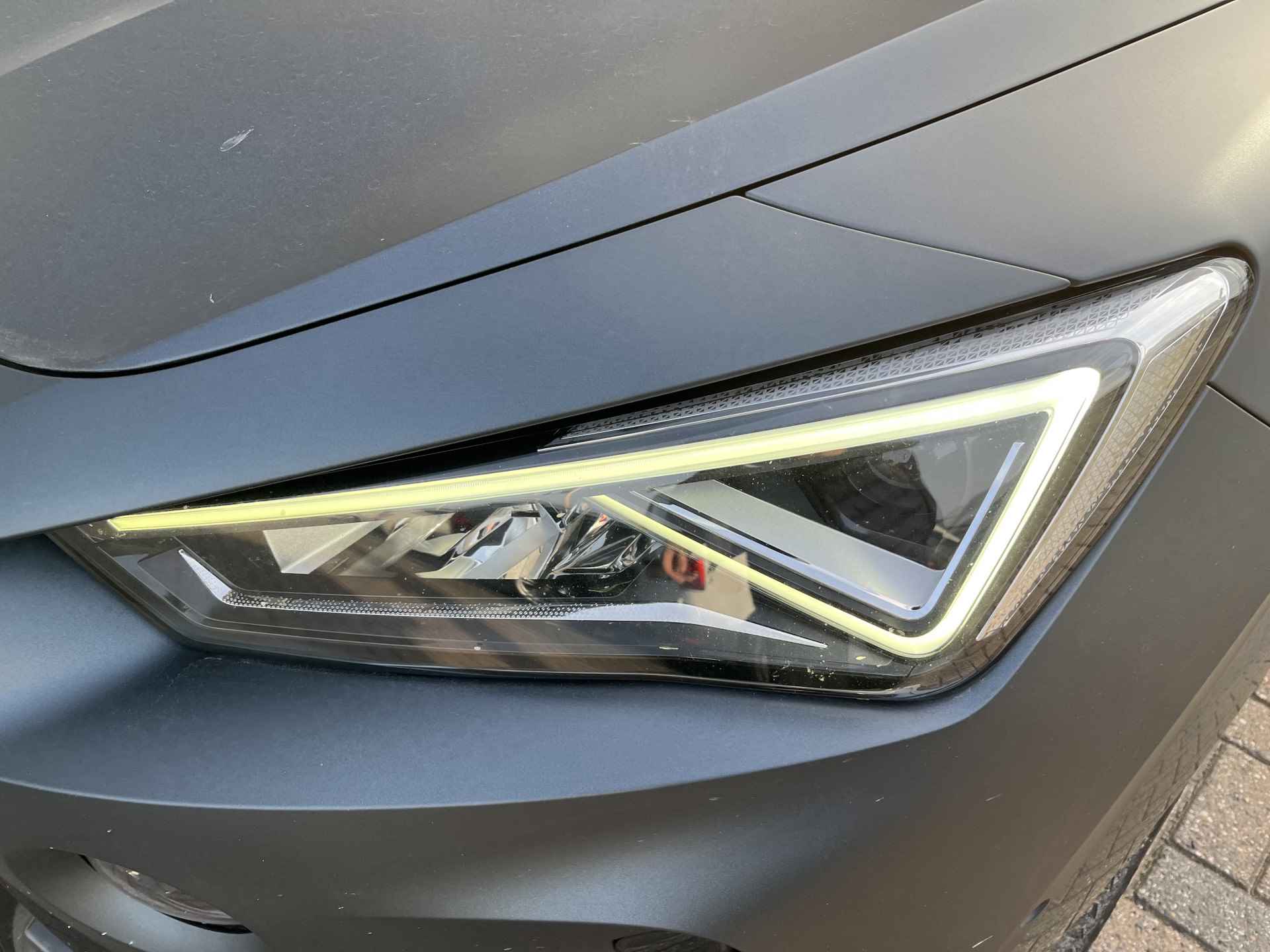 CUPRA Formentor 1.4 e-Hybrid VZ Performance / AUTOMAAT/ EXCLUSIEVE LAK/ 245 PK/ PANO/ 360 CAMERA/ PARK. SENSOREN/ MATRIX/ DODE HOEK/ KEYLESS/ STOEL EN STUUR VERWARM./ DCC/  APP CONNECT/ ADAPT. CRUISE/ NAVI/ CLIMA/ DAB. 19" LMV/ - 37/40