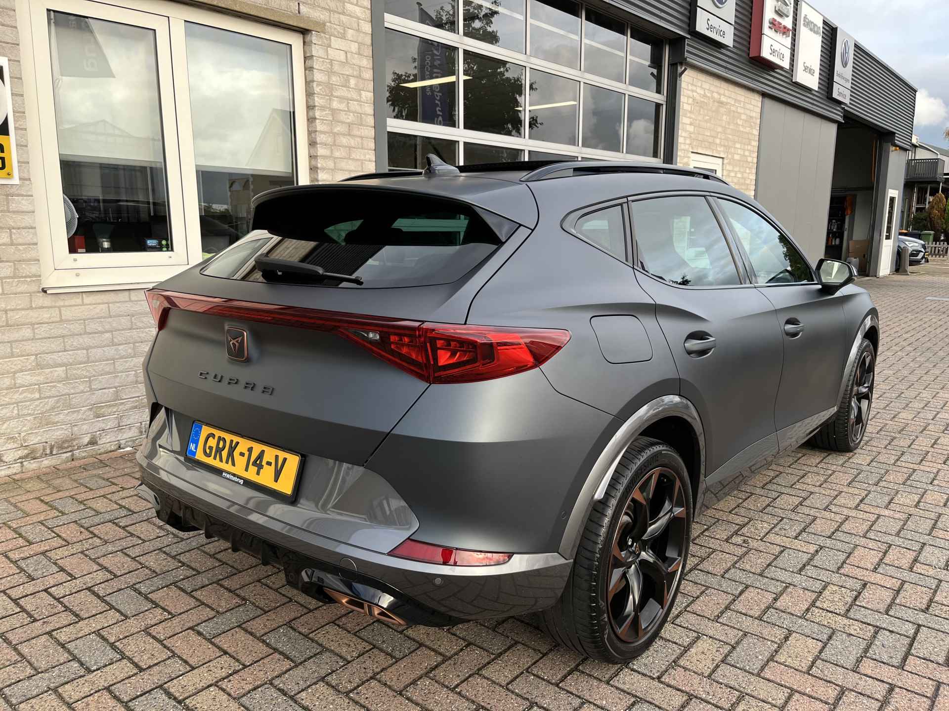 CUPRA Formentor 1.4 e-Hybrid VZ Performance / AUTOMAAT/ EXCLUSIEVE LAK / 245 PK/ PANO/ 360 CAMERA/ PARK. SENSOREN/ MATRIX/ DODE HOEK/ KEYLESS/ STOEL EN STUUR VERWARM./ DCC/  APP CONNECT/ ADAPT. CRUISE/ NAVI/ CLIMA/ DAB/ 19" LMV/ - 46/51