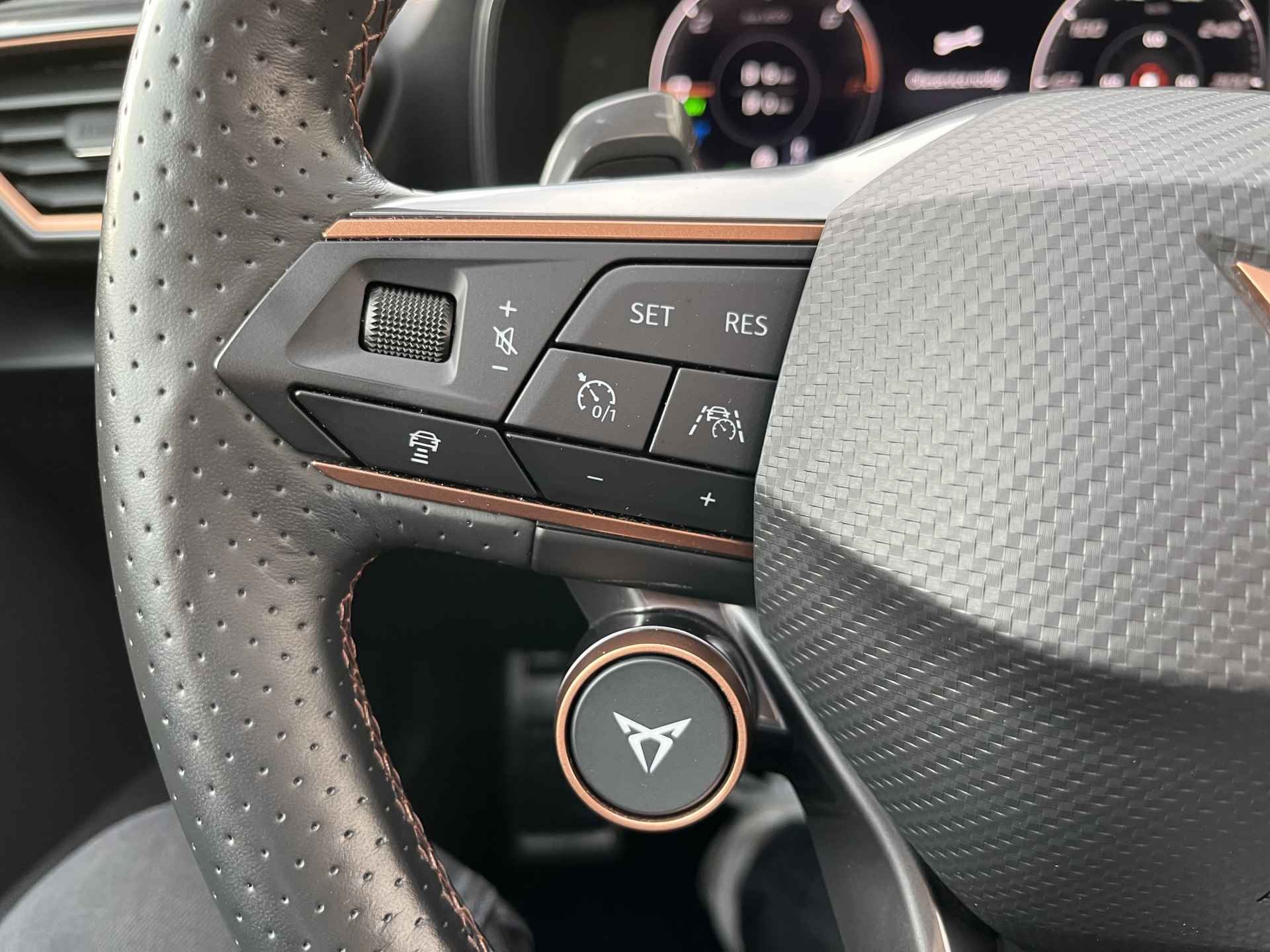 CUPRA Formentor 1.4 e-Hybrid VZ Performance / AUTOMAAT/ EXCLUSIEVE LAK / 245 PK/ PANO/ 360 CAMERA/ PARK. SENSOREN/ MATRIX/ DODE HOEK/ KEYLESS/ STOEL EN STUUR VERWARM./ DCC/  APP CONNECT/ ADAPT. CRUISE/ NAVI/ CLIMA/ DAB/ 19" LMV/ - 13/51