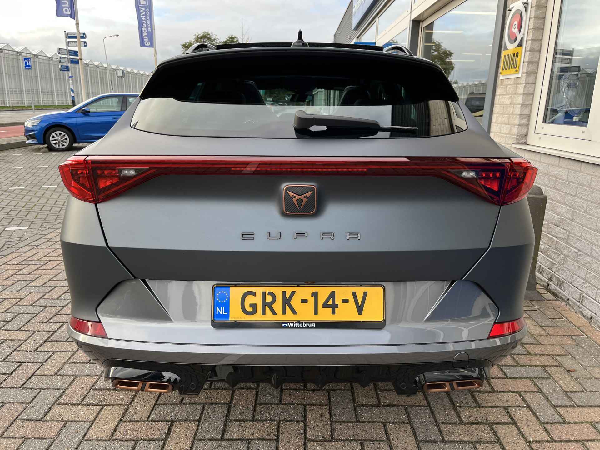 CUPRA Formentor 1.4 e-Hybrid VZ Performance / AUTOMAAT/ EXCLUSIEVE LAK / 245 PK/ PANO/ 360 CAMERA/ PARK. SENSOREN/ MATRIX/ DODE HOEK/ KEYLESS/ STOEL EN STUUR VERWARM./ DCC/  APP CONNECT/ ADAPT. CRUISE/ NAVI/ CLIMA/ DAB/ 19" LMV/ - 43/51