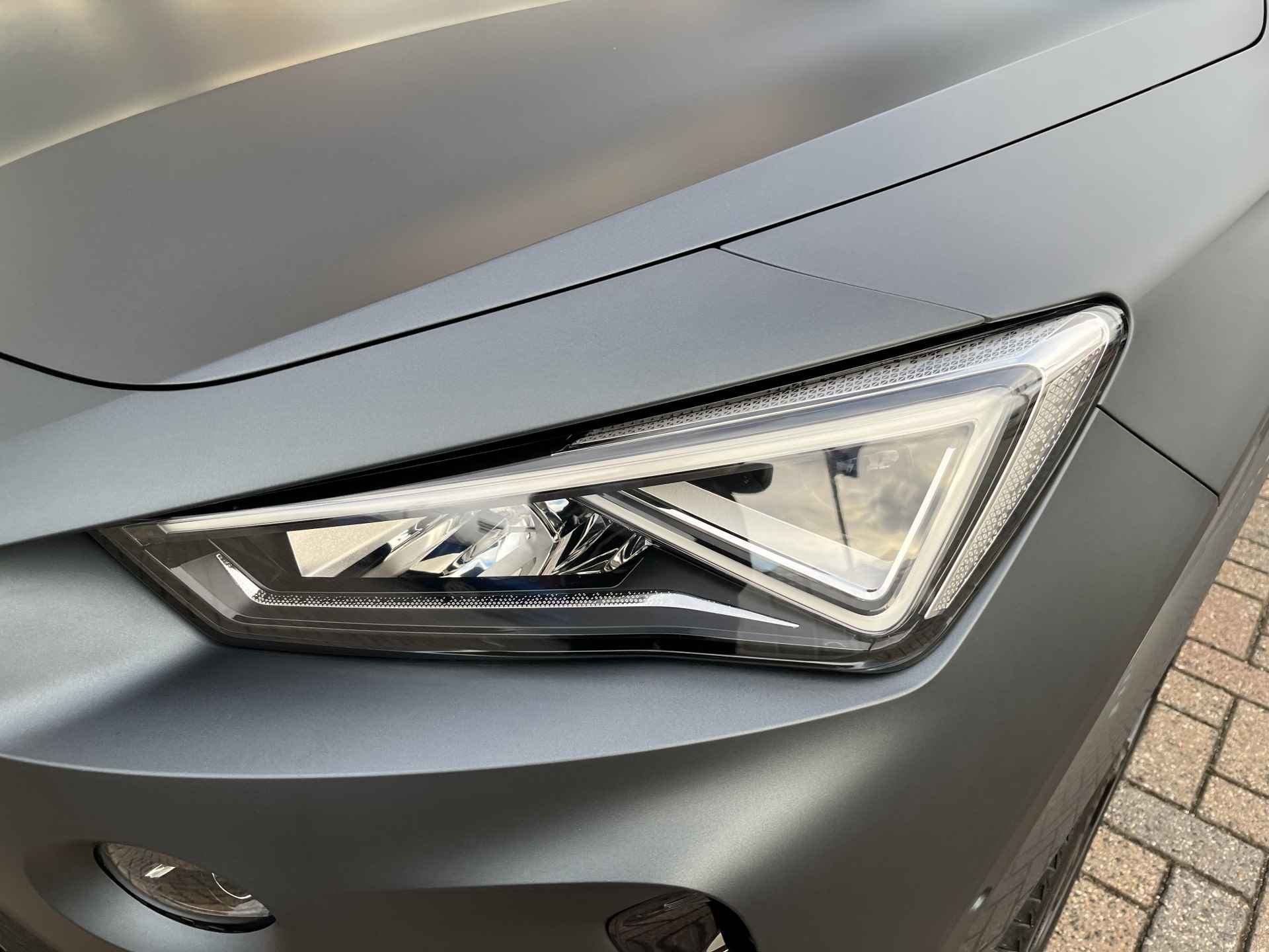 CUPRA Formentor 1.4 e-Hybrid VZ Performance / AUTOMAAT/ EXCLUSIEVE LAK / 245 PK/ PANO/ 360 CAMERA/ PARK. SENSOREN/ MATRIX/ DODE HOEK/ KEYLESS/ STOEL EN STUUR VERWARM./ DCC/  APP CONNECT/ ADAPT. CRUISE/ NAVI/ CLIMA/ DAB/ 19" LMV/ - 49/51