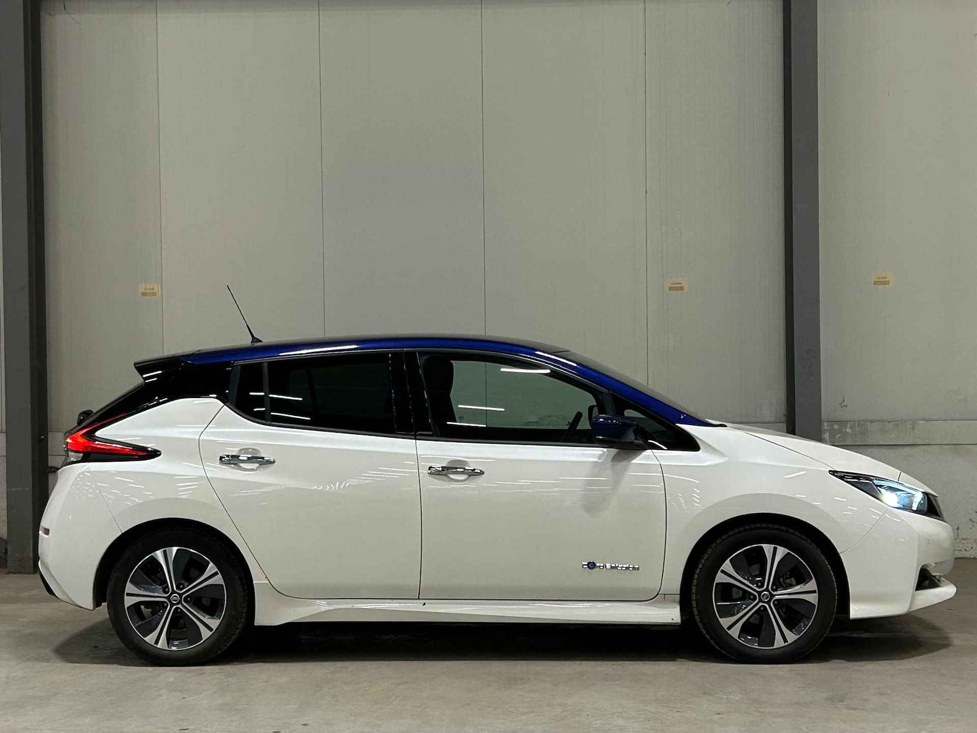 Nissan Leaf Tekna 40 kWh | Two Tone | 360 Camera | Dodehoek detectie | LED | Stoelverwarming V+A | Keyless | 17'LM Velgen | - 4/36