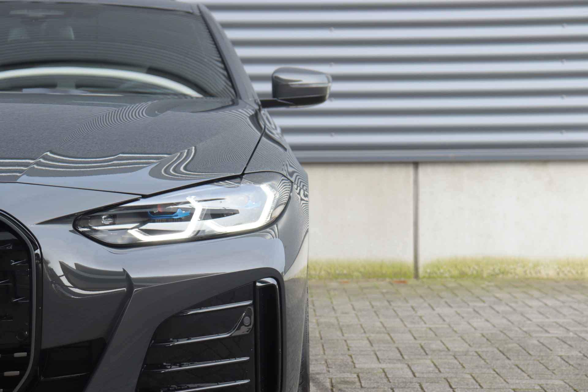BMW i4 eDrive40 | High Executive / M Sportpakket Pro / Panodak / Driving Assistant Prof. / Harman Kardon / M Sportstoelen / Trekhaak / 20'' LMV - 44/47