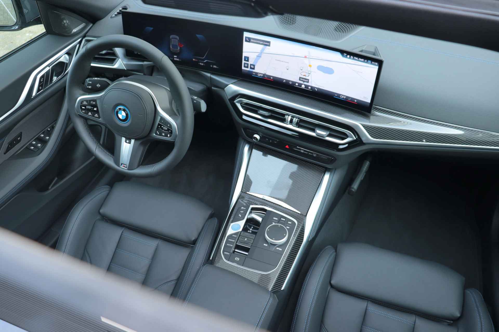 BMW i4 eDrive40 | High Executive / M Sportpakket Pro / Panodak / Driving Assistant Prof. / Harman Kardon / M Sportstoelen / Trekhaak / 20'' LMV - 16/47