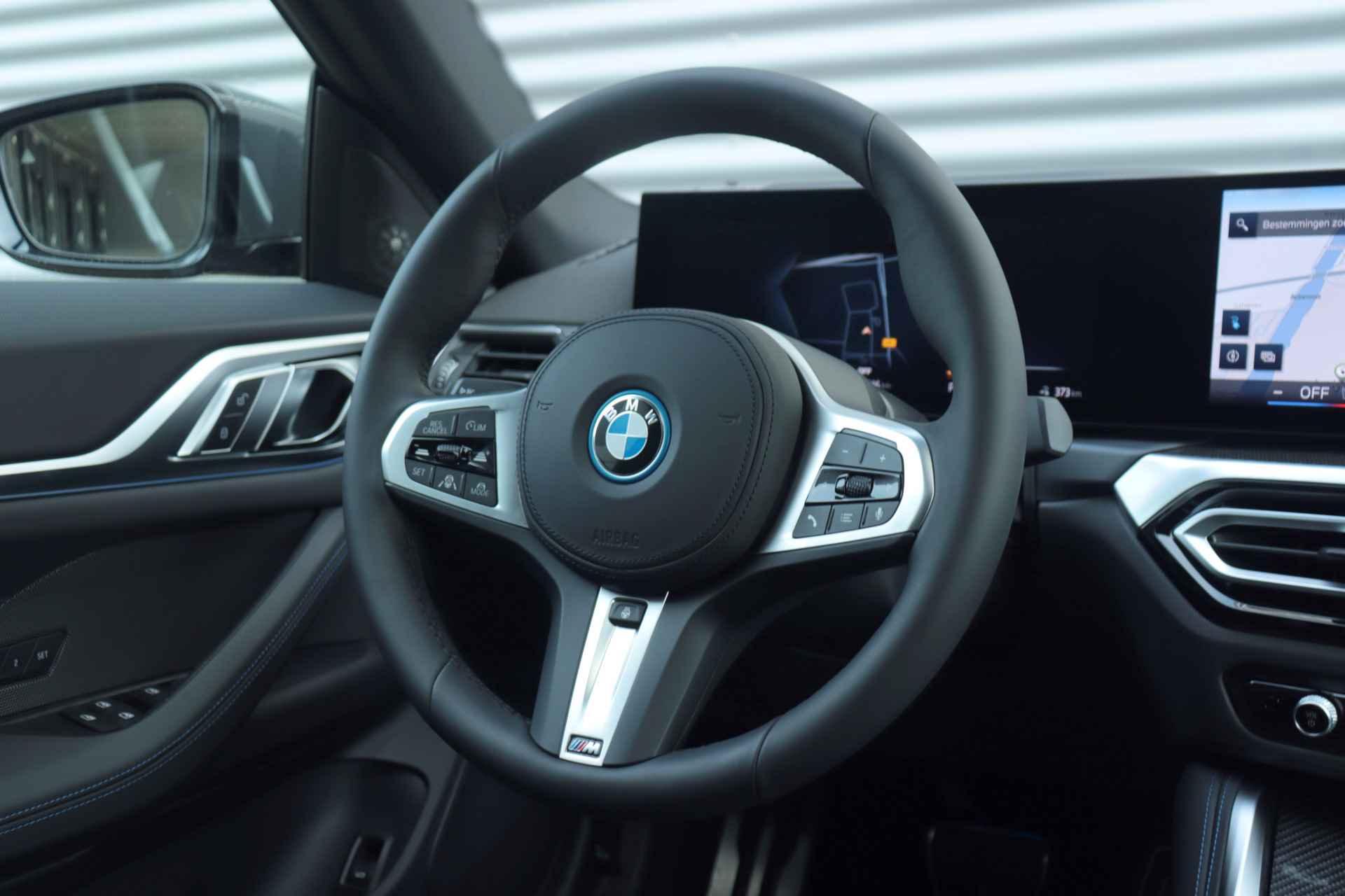 BMW i4 eDrive40 | High Executive / M Sportpakket Pro / Panodak / Driving Assistant Prof. / Harman Kardon / M Sportstoelen / Trekhaak / 20'' LMV - 41/47