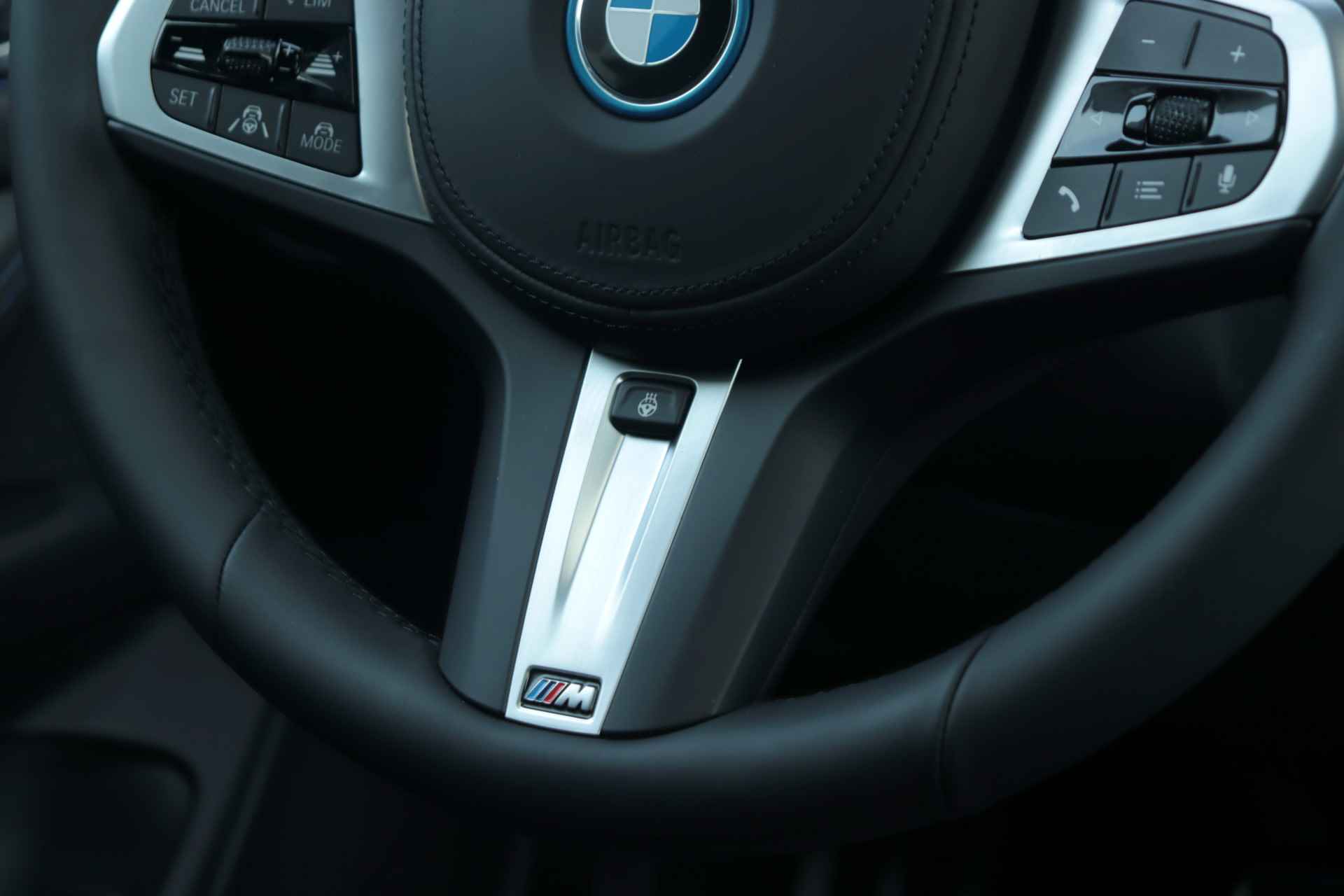 BMW i4 eDrive40 | High Executive / M Sportpakket Pro / Panodak / Driving Assistant Prof. / Harman Kardon / M Sportstoelen / Trekhaak / 20'' LMV - 42/47
