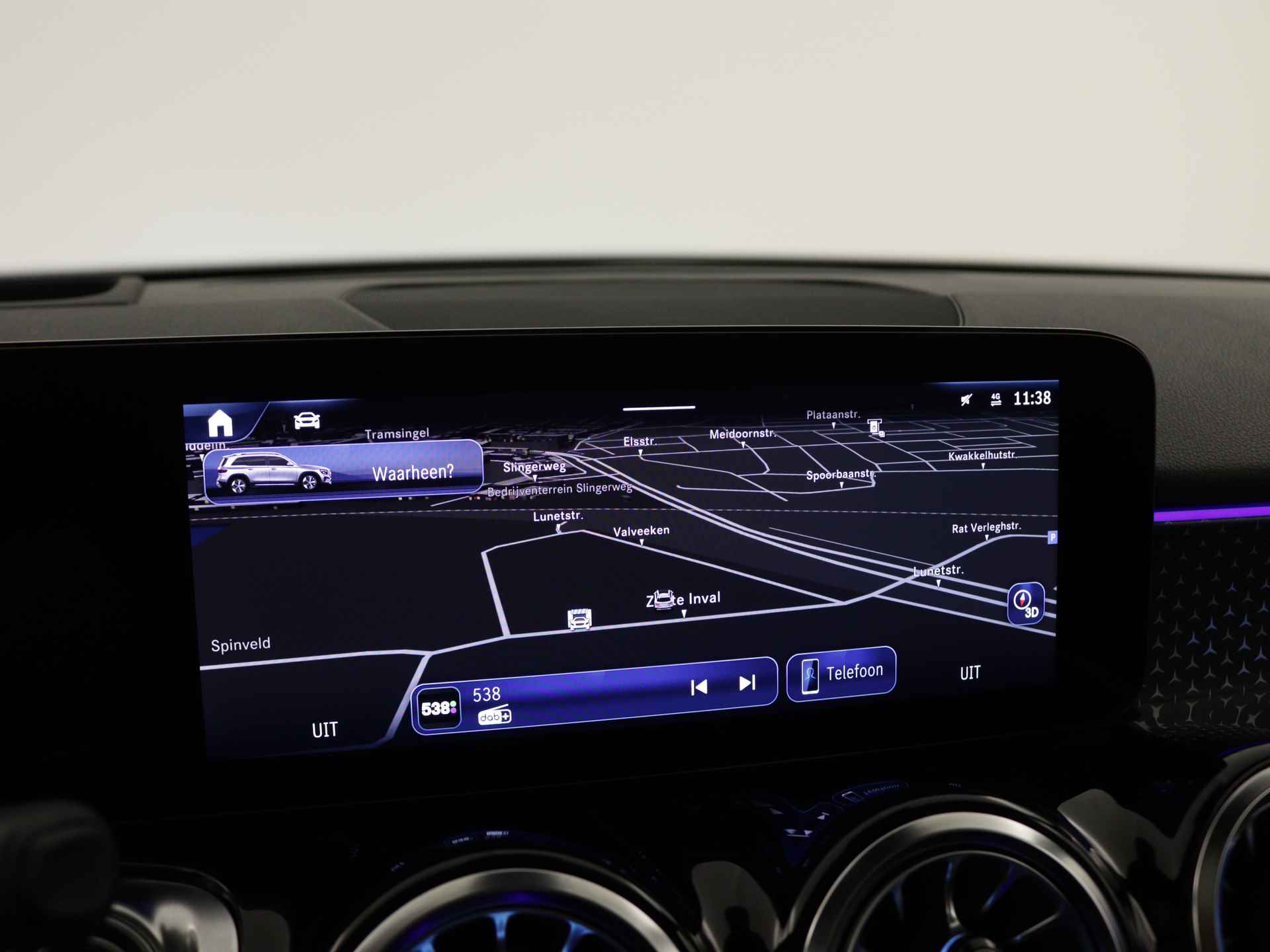 Mercedes-Benz GLB 200 AMG Line | Trekhaak | Premium Plus pakket |  Nightpakket | USB-pakket plus | Dodehoekassistent | Burmester Surround Sound systeem | Keyless-Go comfortpakket | Parkeerpakket met 360°-camera | - 7/40