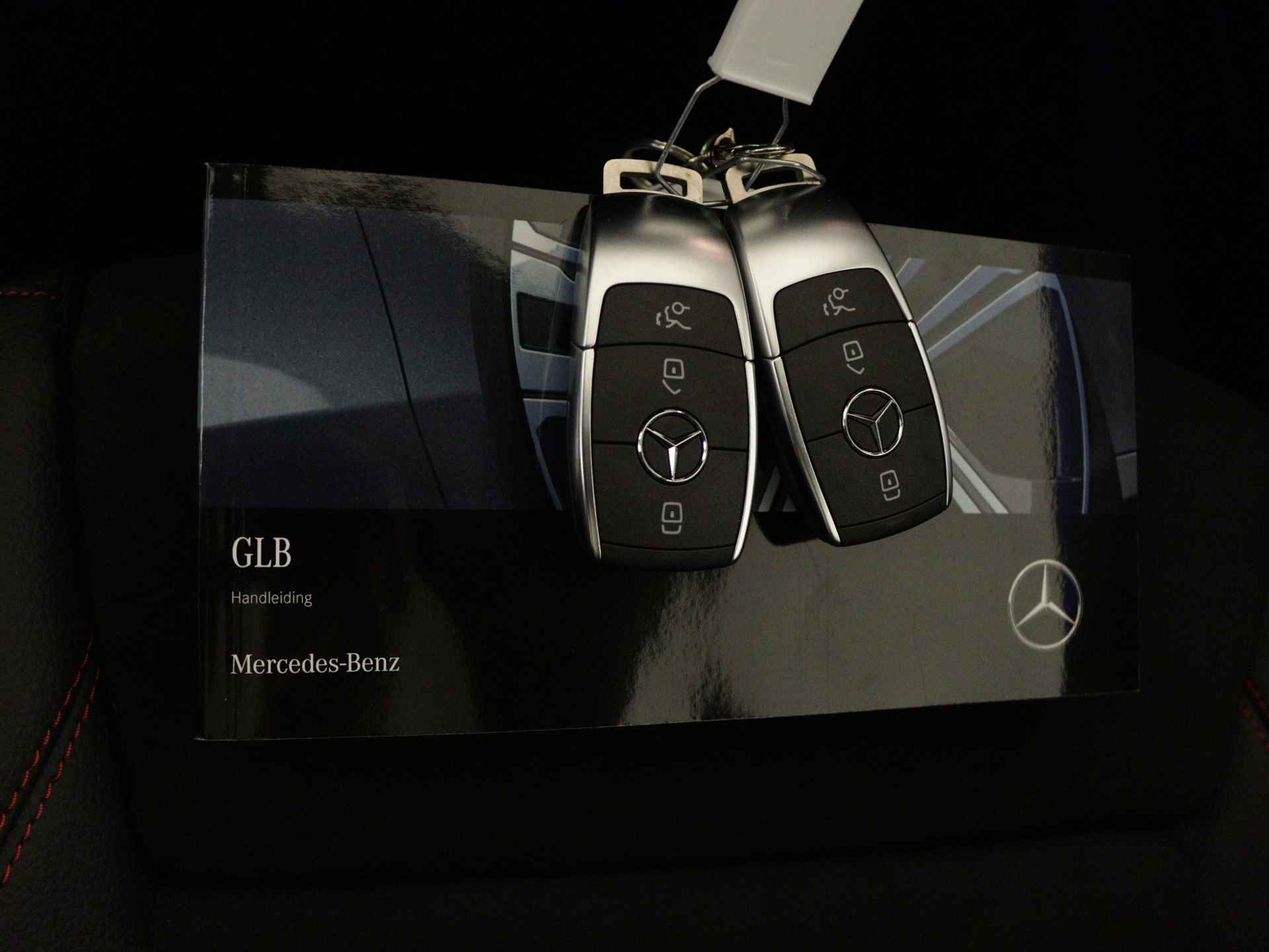 Mercedes-Benz GLB 200 AMG Line | Trekhaak | Premium Plus pakket |  Nightpakket | USB-pakket plus | Dodehoekassistent | Burmester Surround Sound systeem | Keyless-Go comfortpakket | Parkeerpakket met 360°-camera | - 11/40