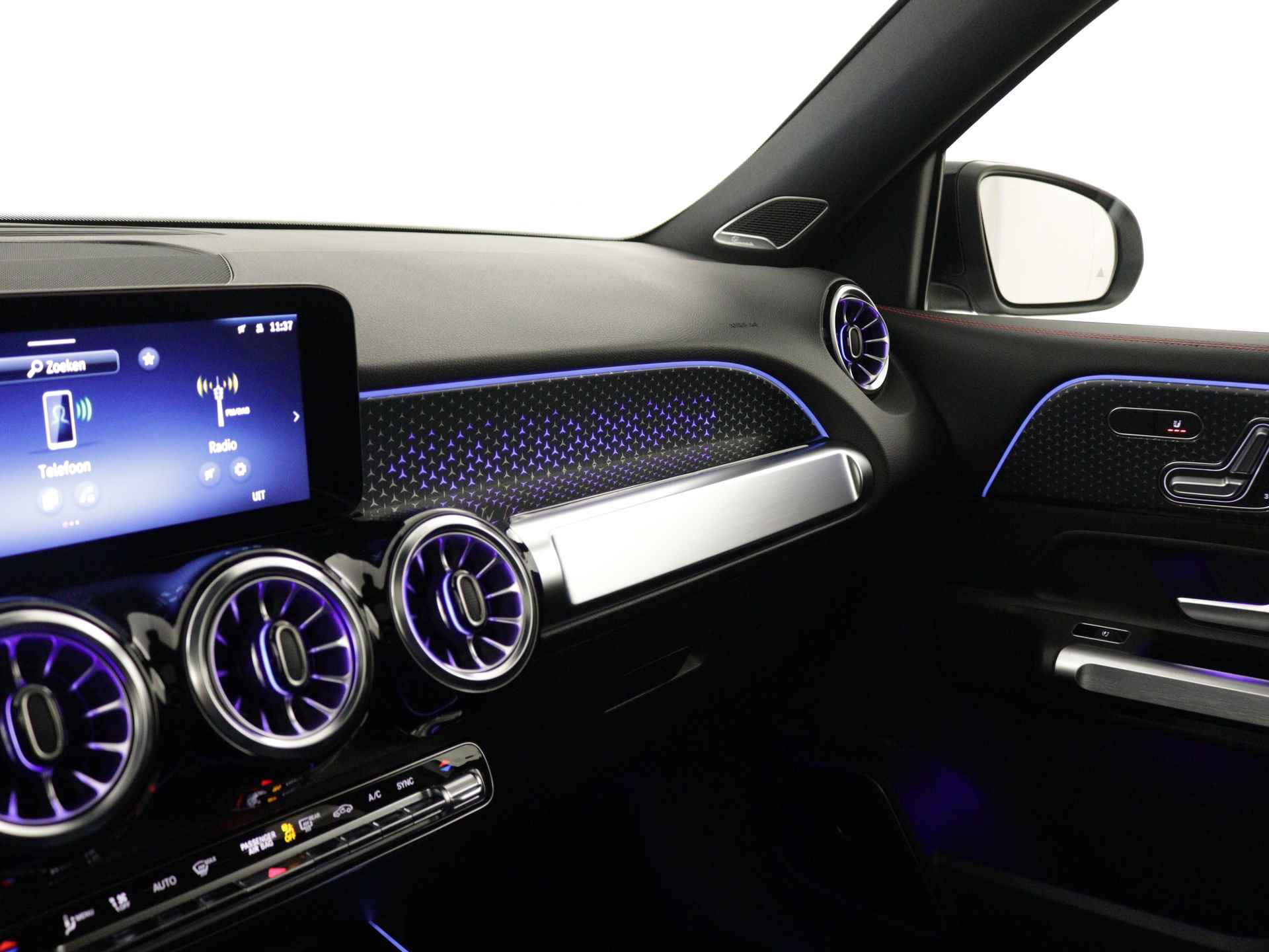Mercedes-Benz GLB 200 AMG Line | Trekhaak | Premium Plus pakket |  Nightpakket | USB-pakket plus | Dodehoekassistent | Burmester Surround Sound systeem | Keyless-Go comfortpakket | Parkeerpakket met 360°-camera | - 20/40